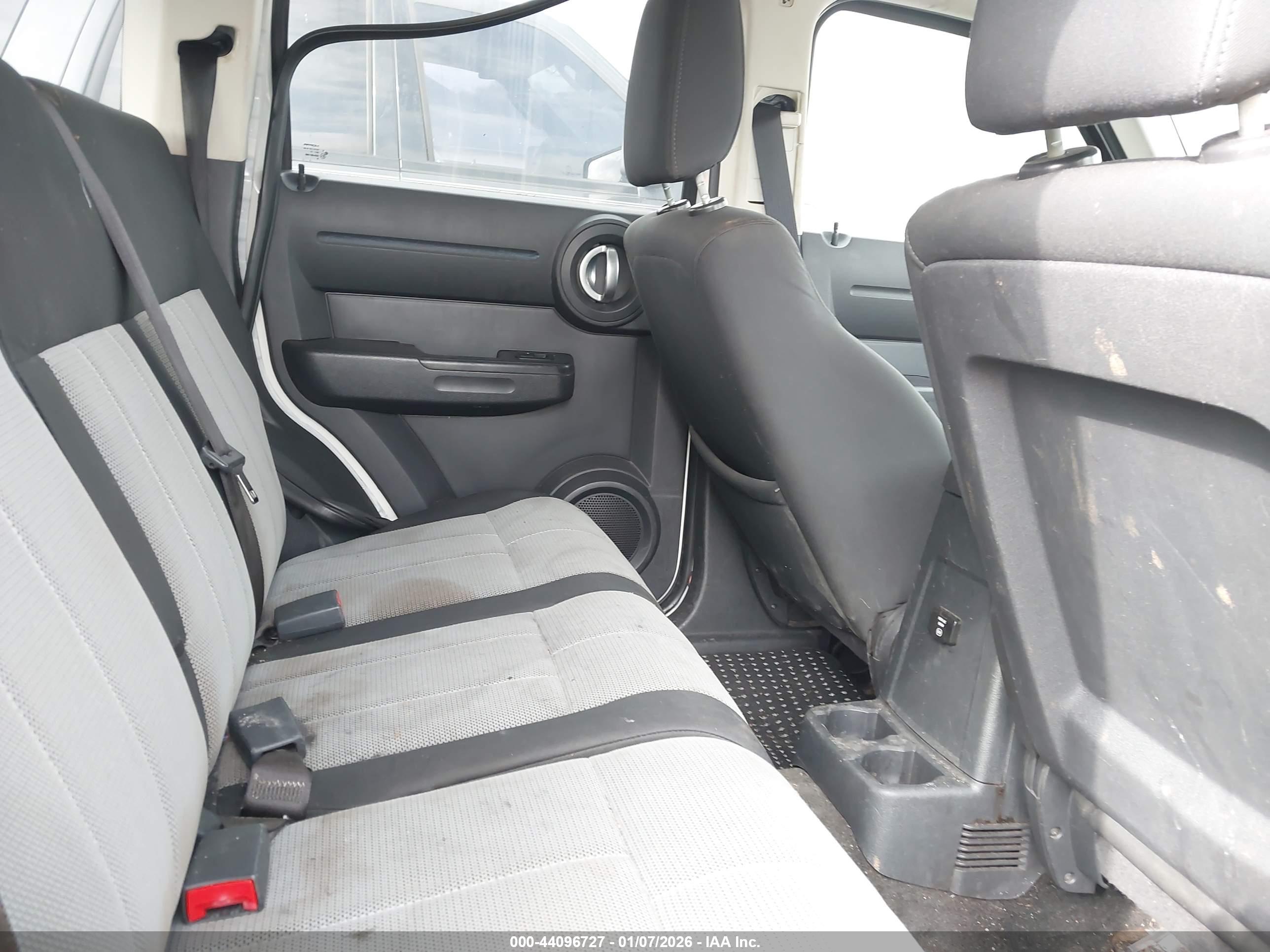 DODGE NITRO image 8