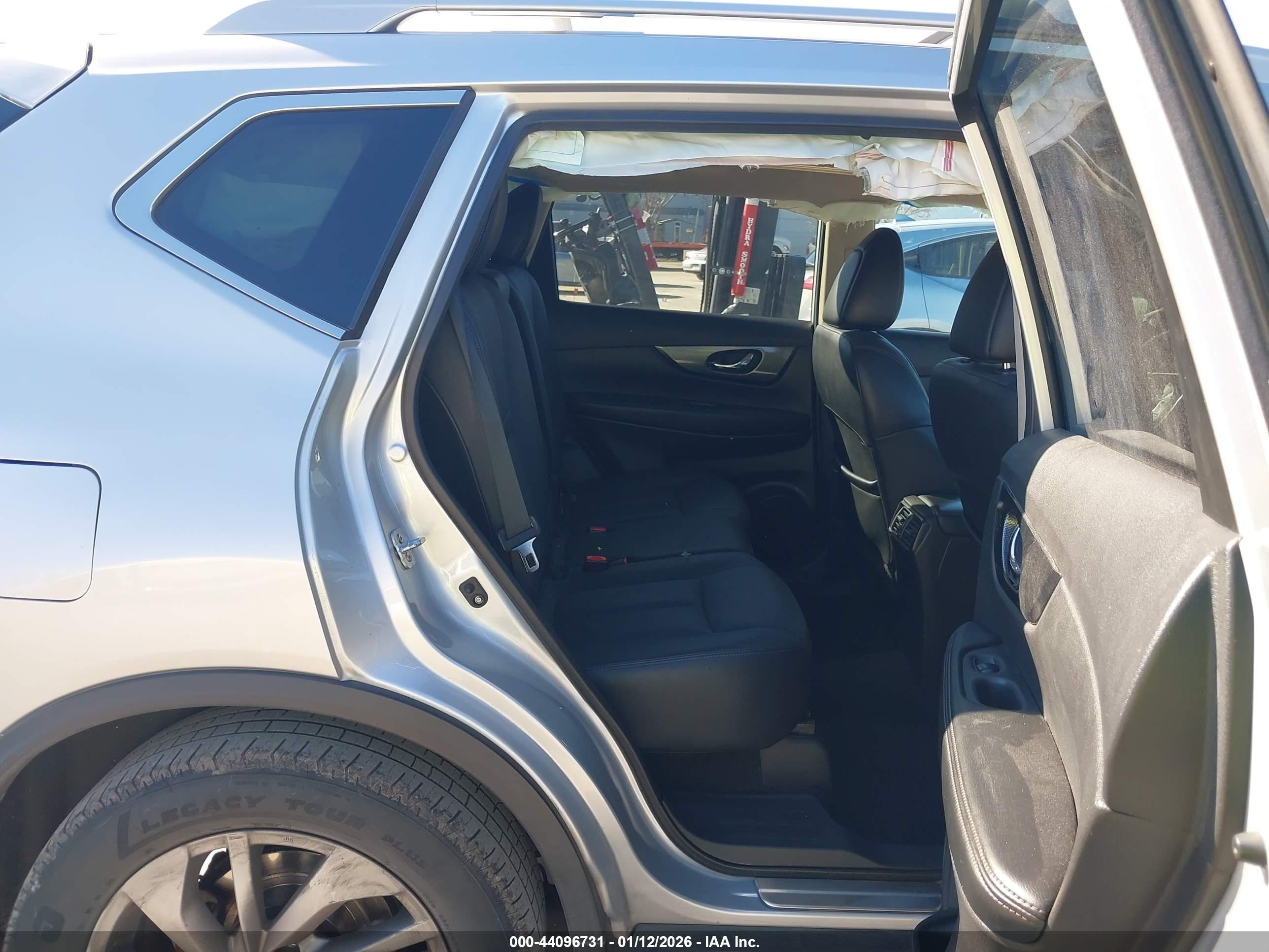 NISSAN ROGUE image 8