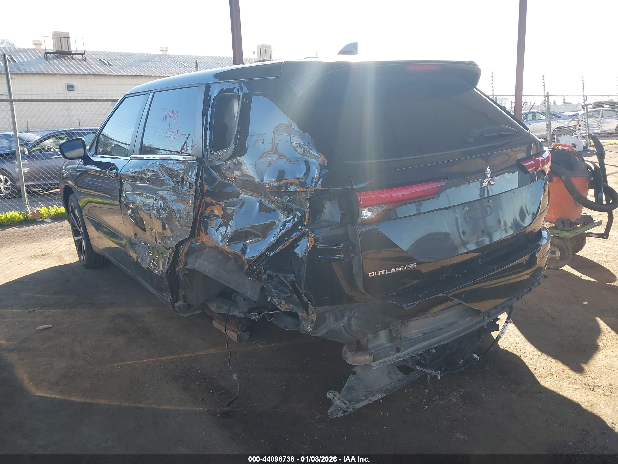 MITSUBISHI OUTLANDER image 3