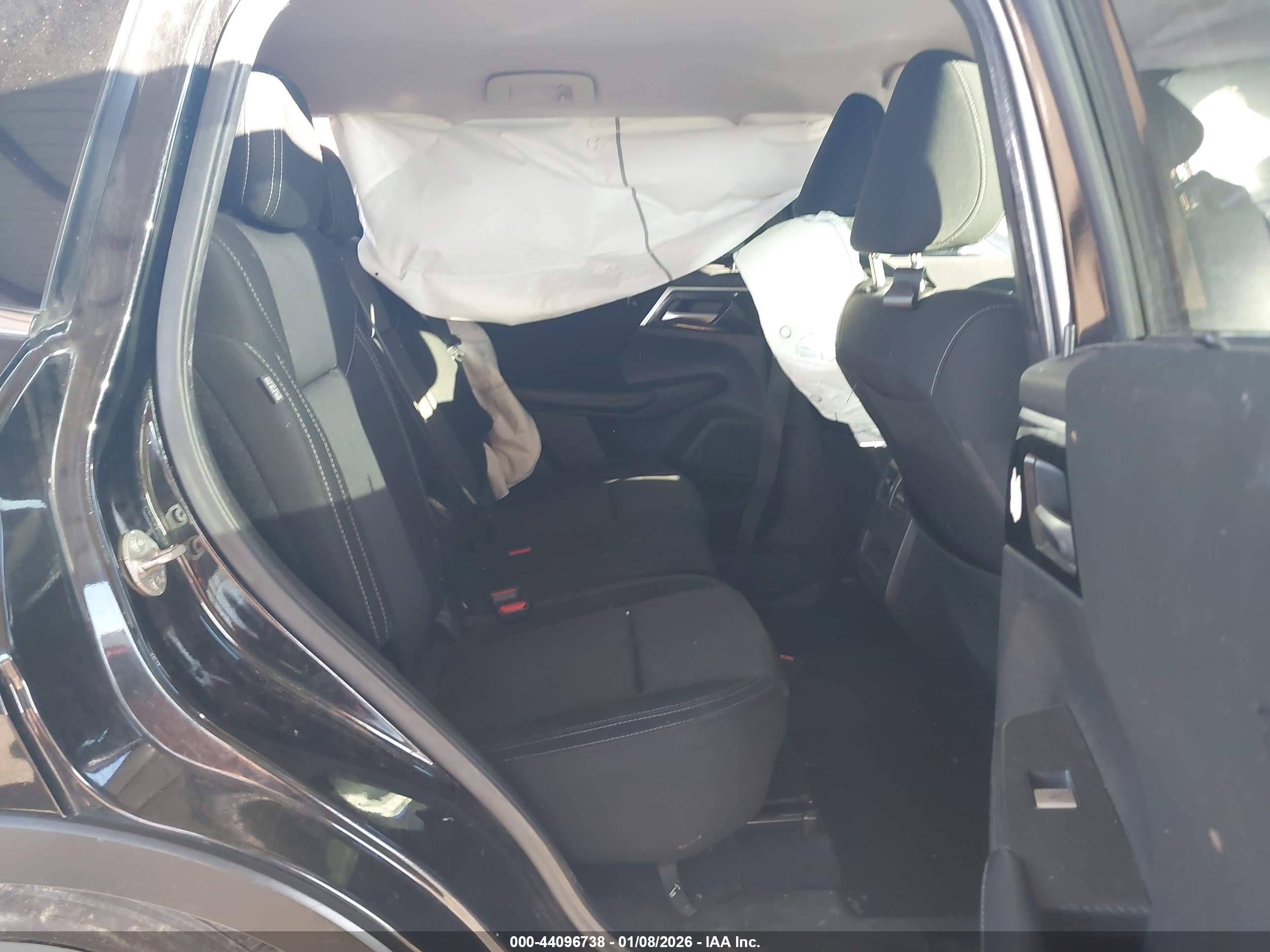 MITSUBISHI OUTLANDER image 8