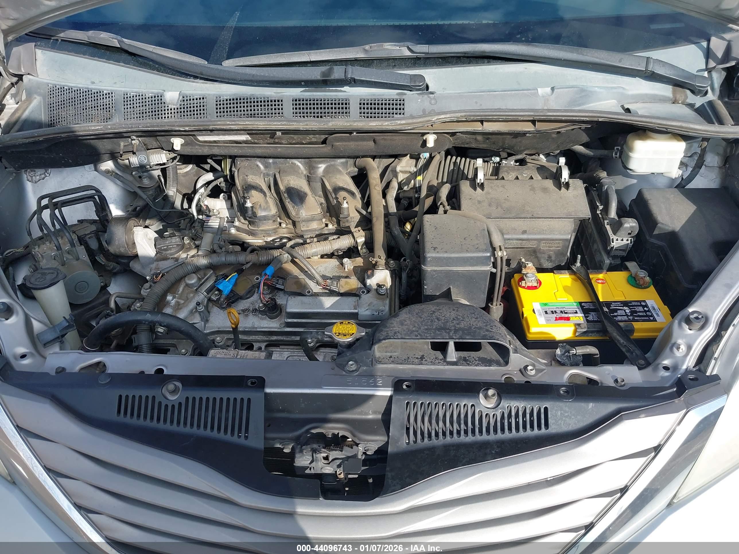 TOYOTA SIENNA image 10