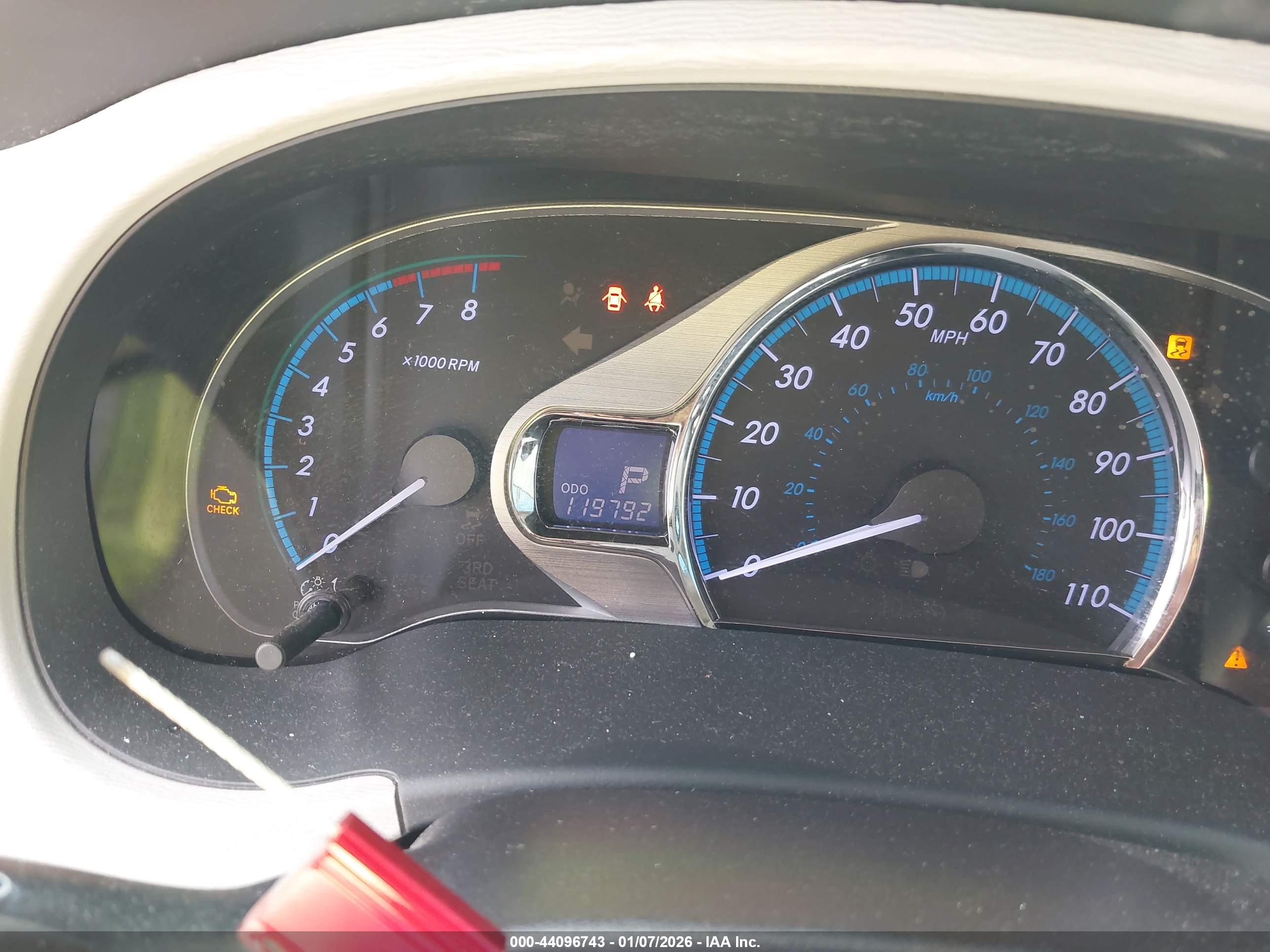 TOYOTA SIENNA image 7