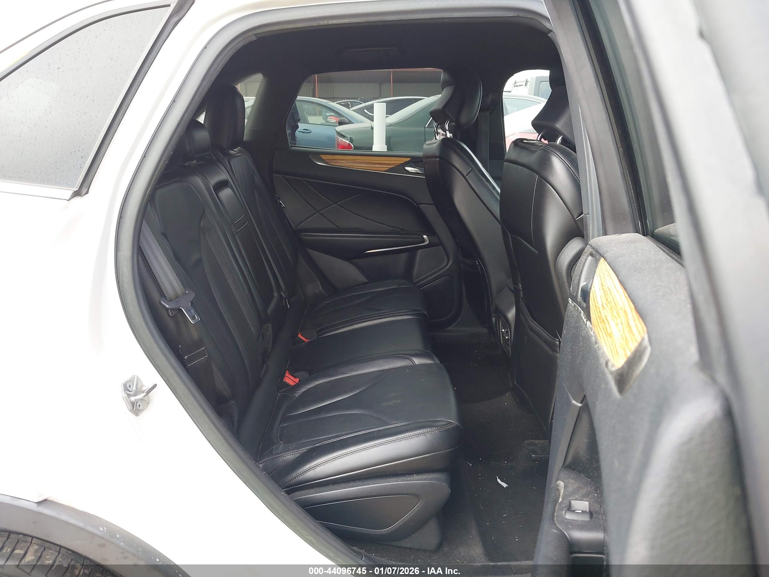 LINCOLN MKC image 8