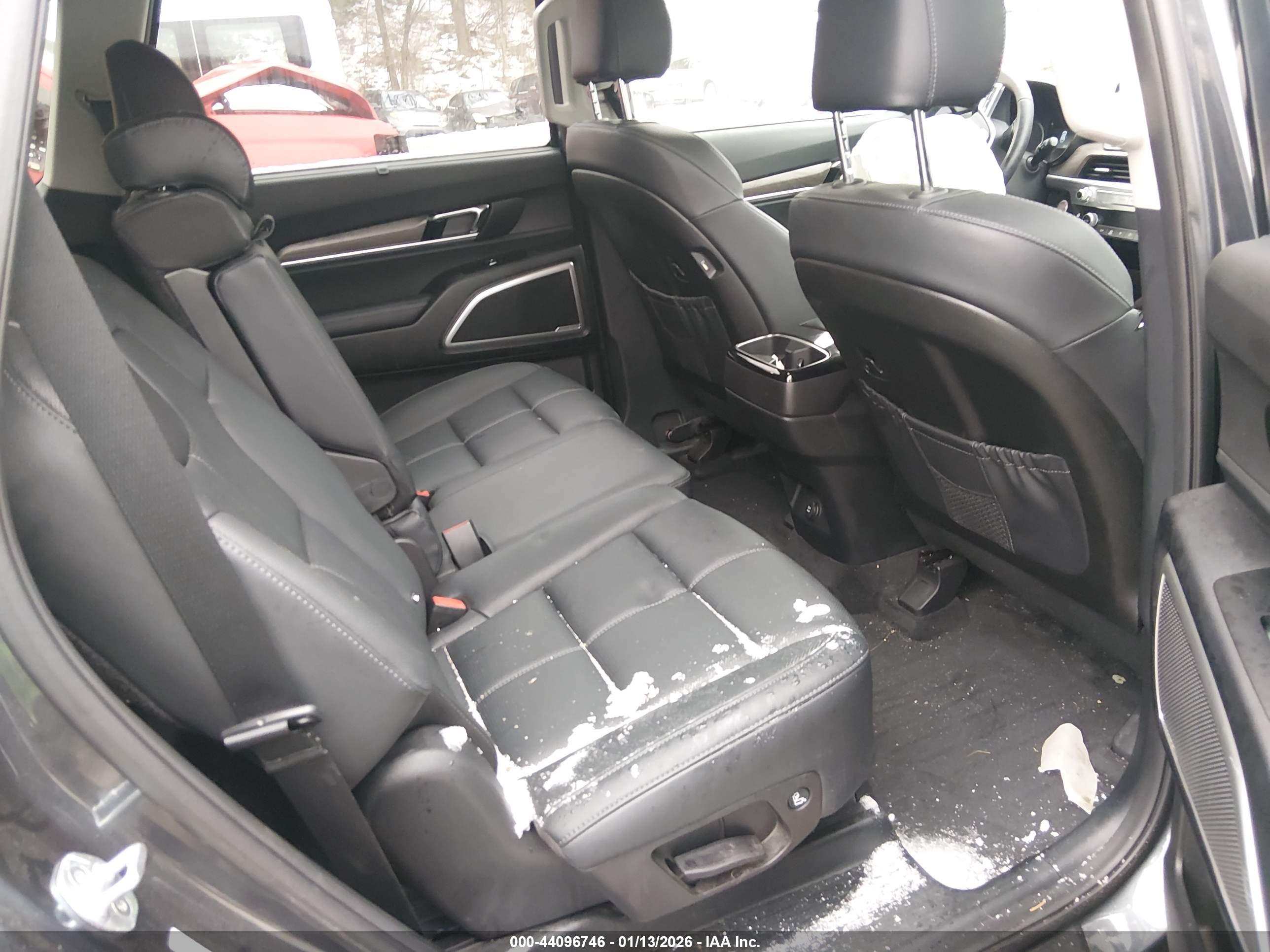 KIA TELLURIDE image 8
