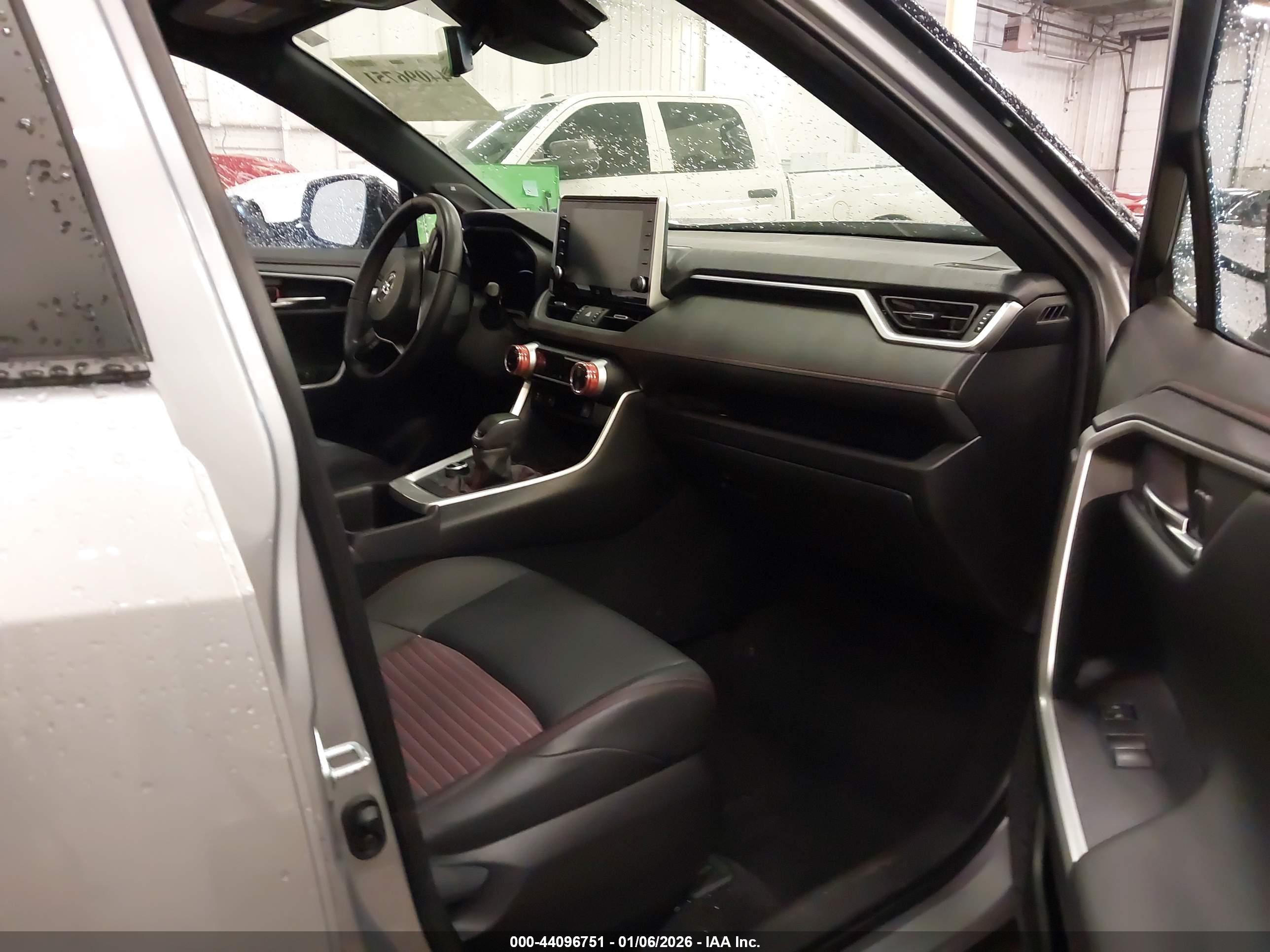 TOYOTA RAV4 image 5