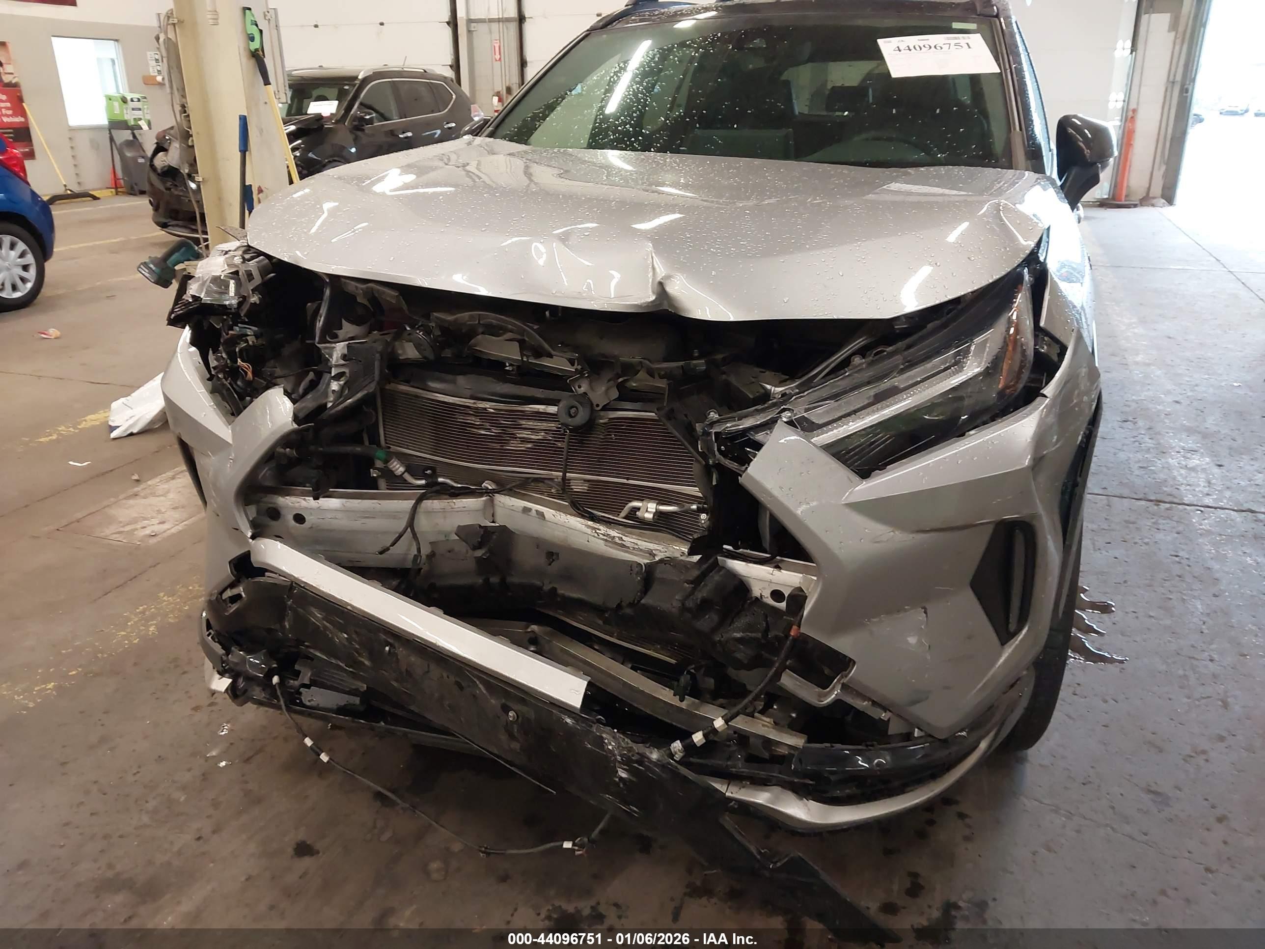 TOYOTA RAV4 image 6