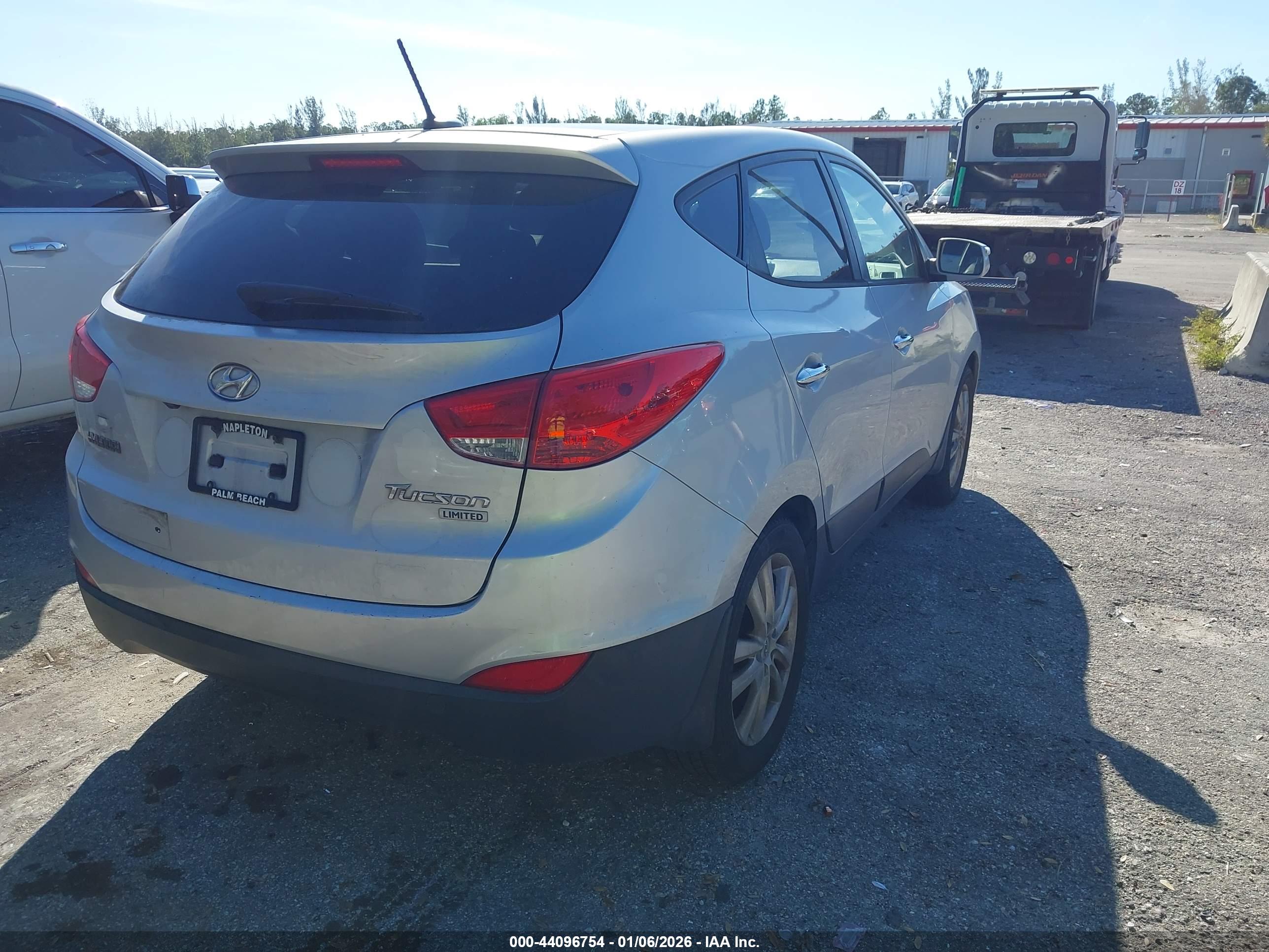 HYUNDAI TUCSON image 4