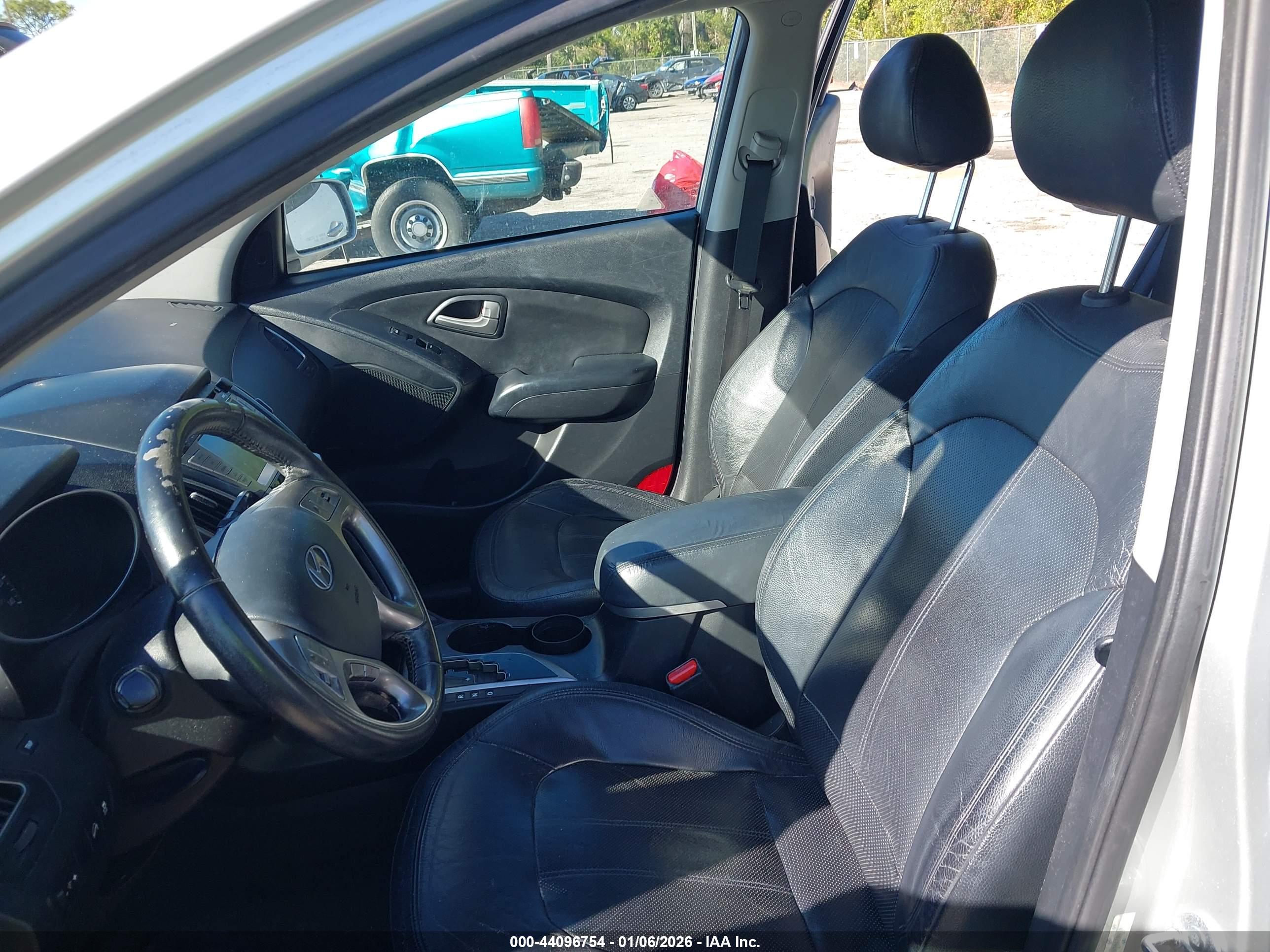 HYUNDAI TUCSON image 5
