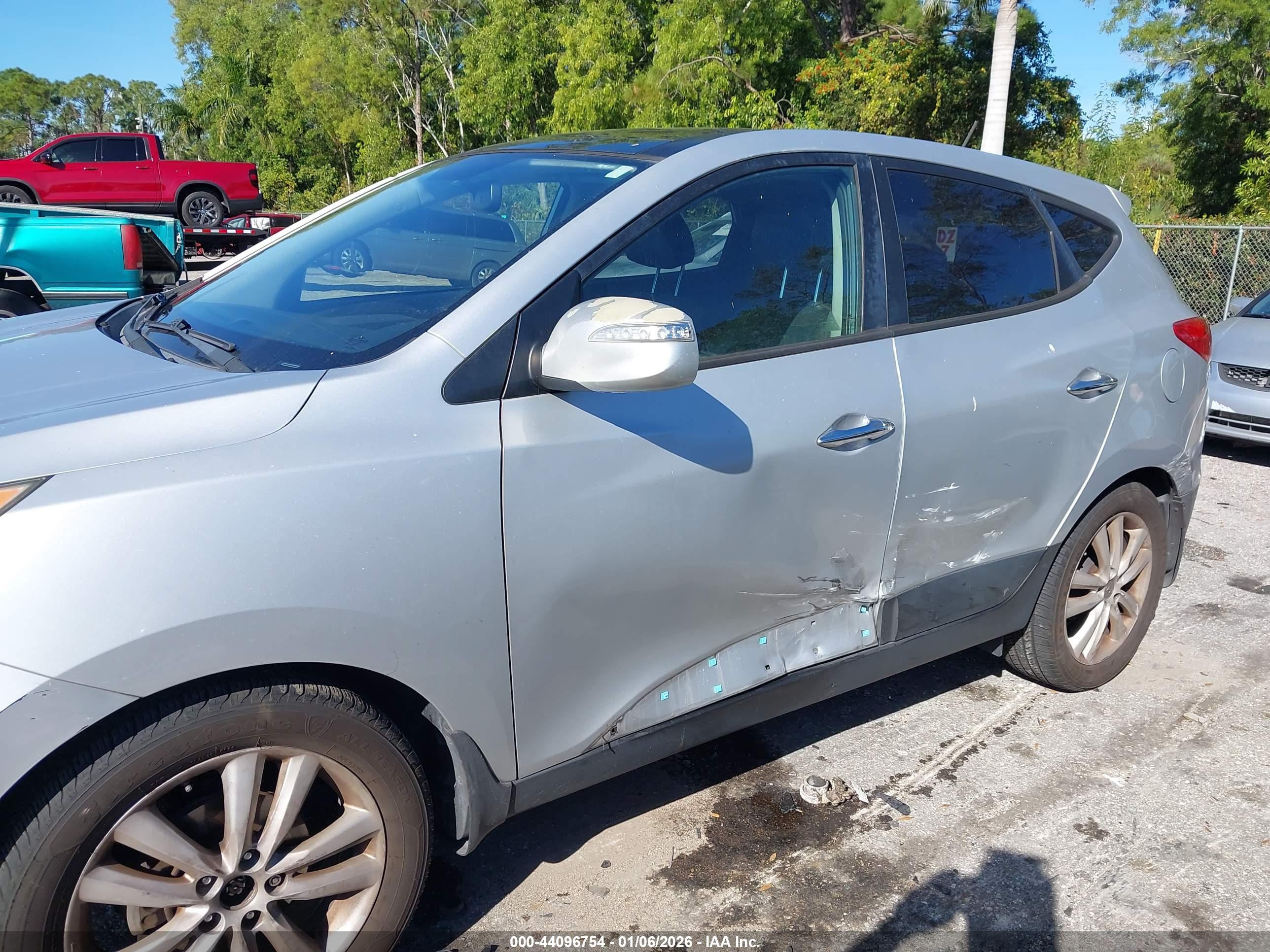 HYUNDAI TUCSON image 6