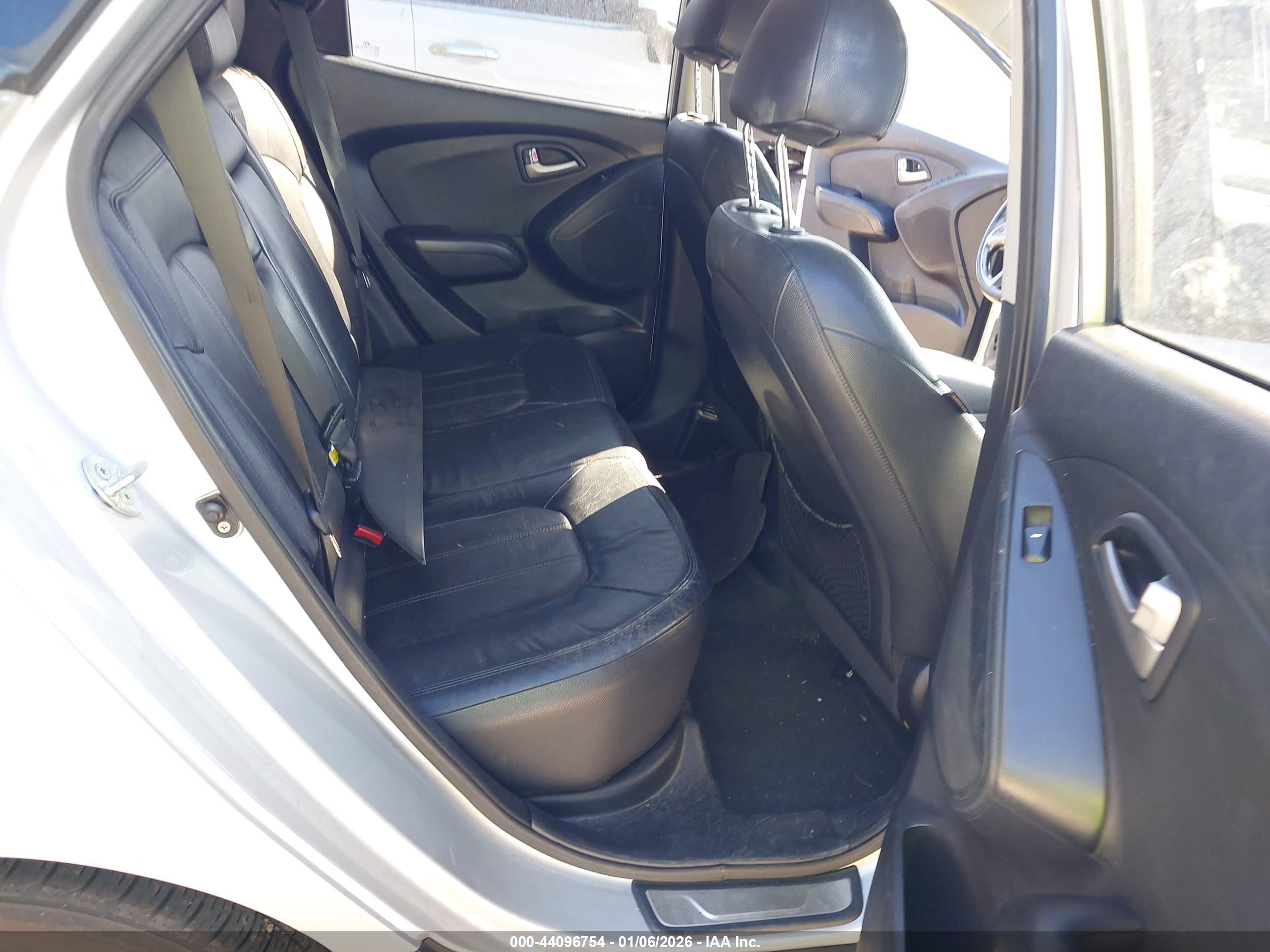 HYUNDAI TUCSON image 8