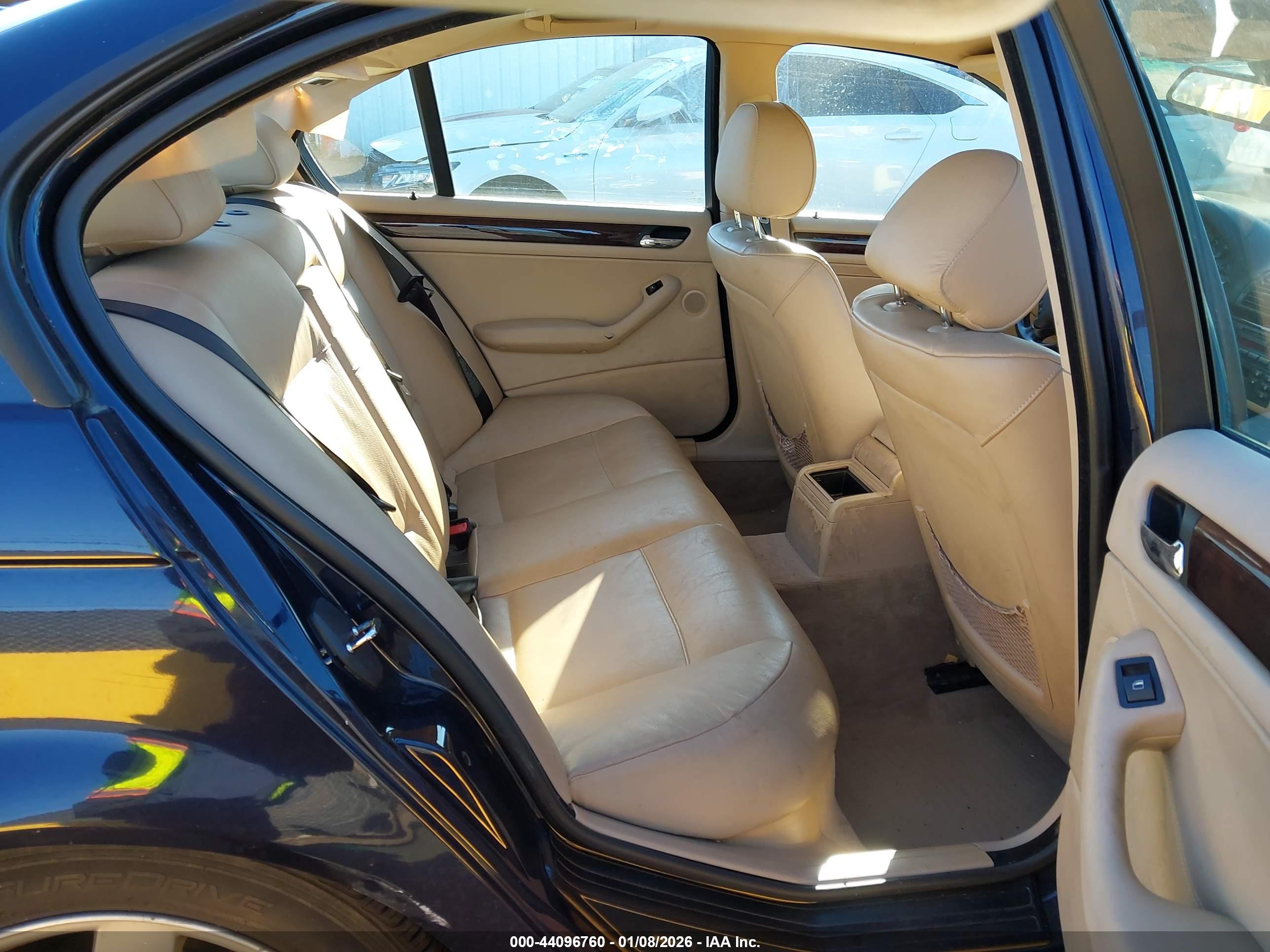 BMW 325I image 8