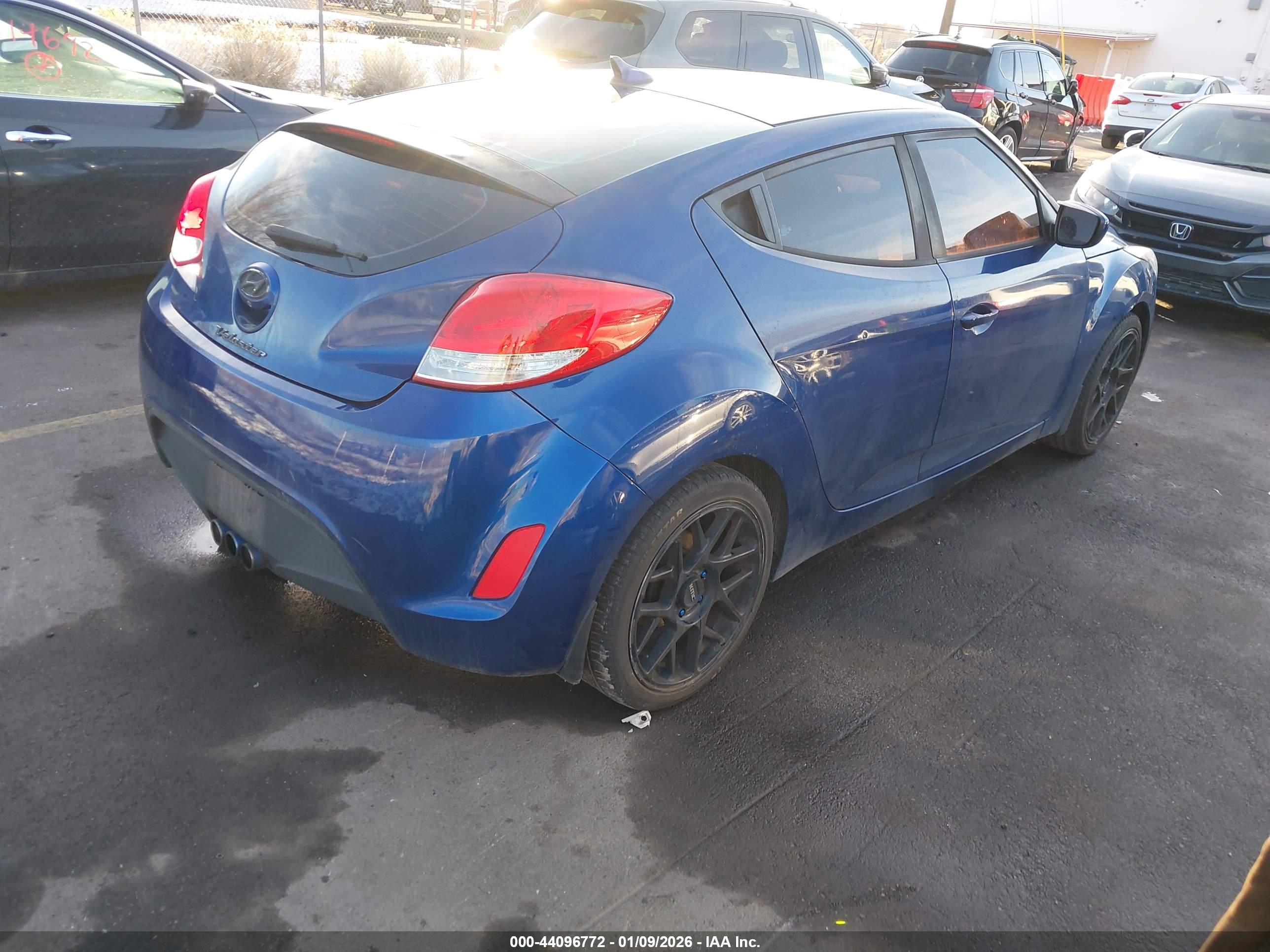 HYUNDAI VELOSTER image 4