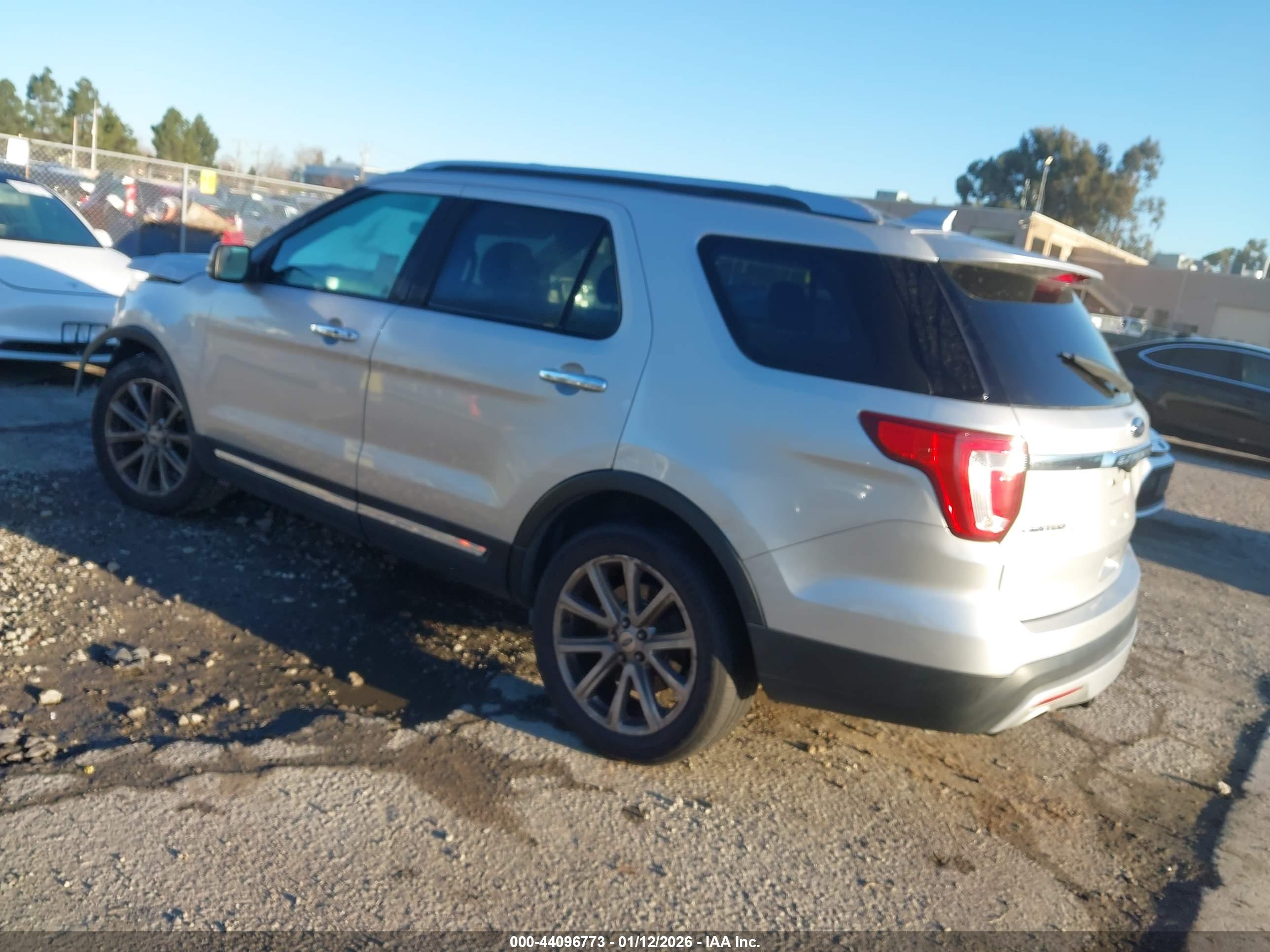 FORD EXPLORER image 3