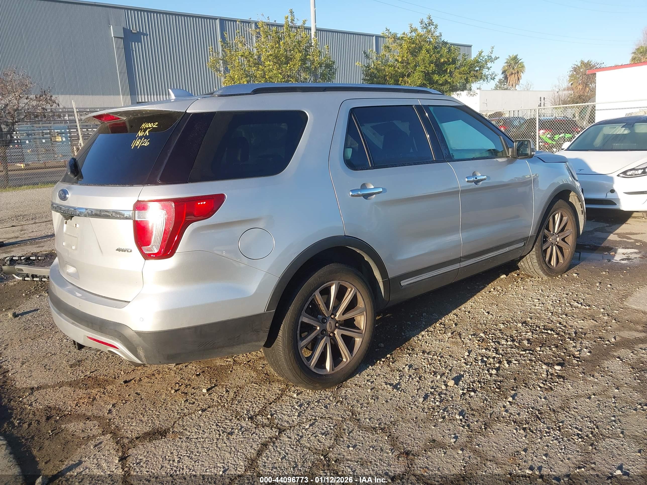 FORD EXPLORER image 4
