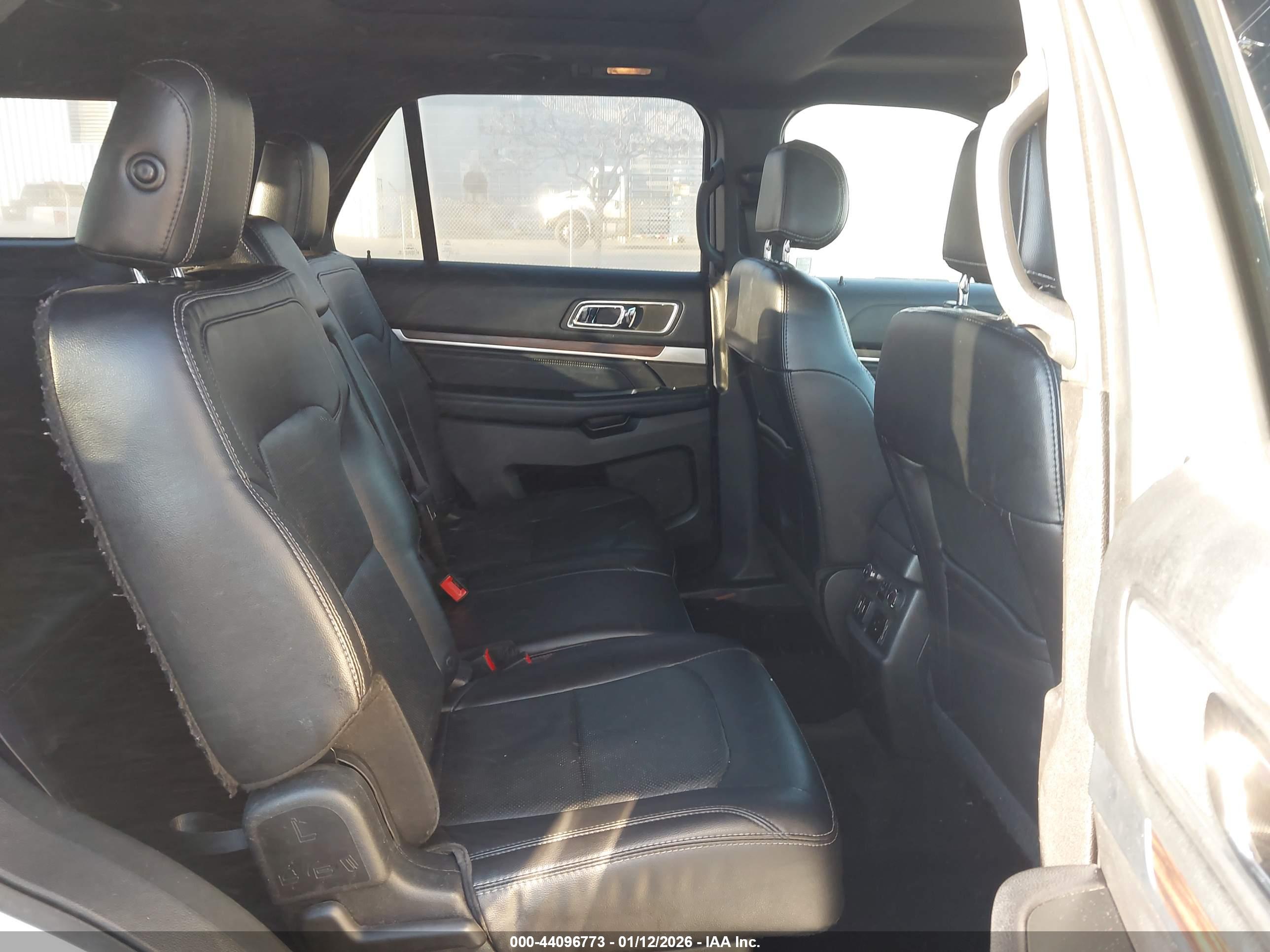 FORD EXPLORER image 8