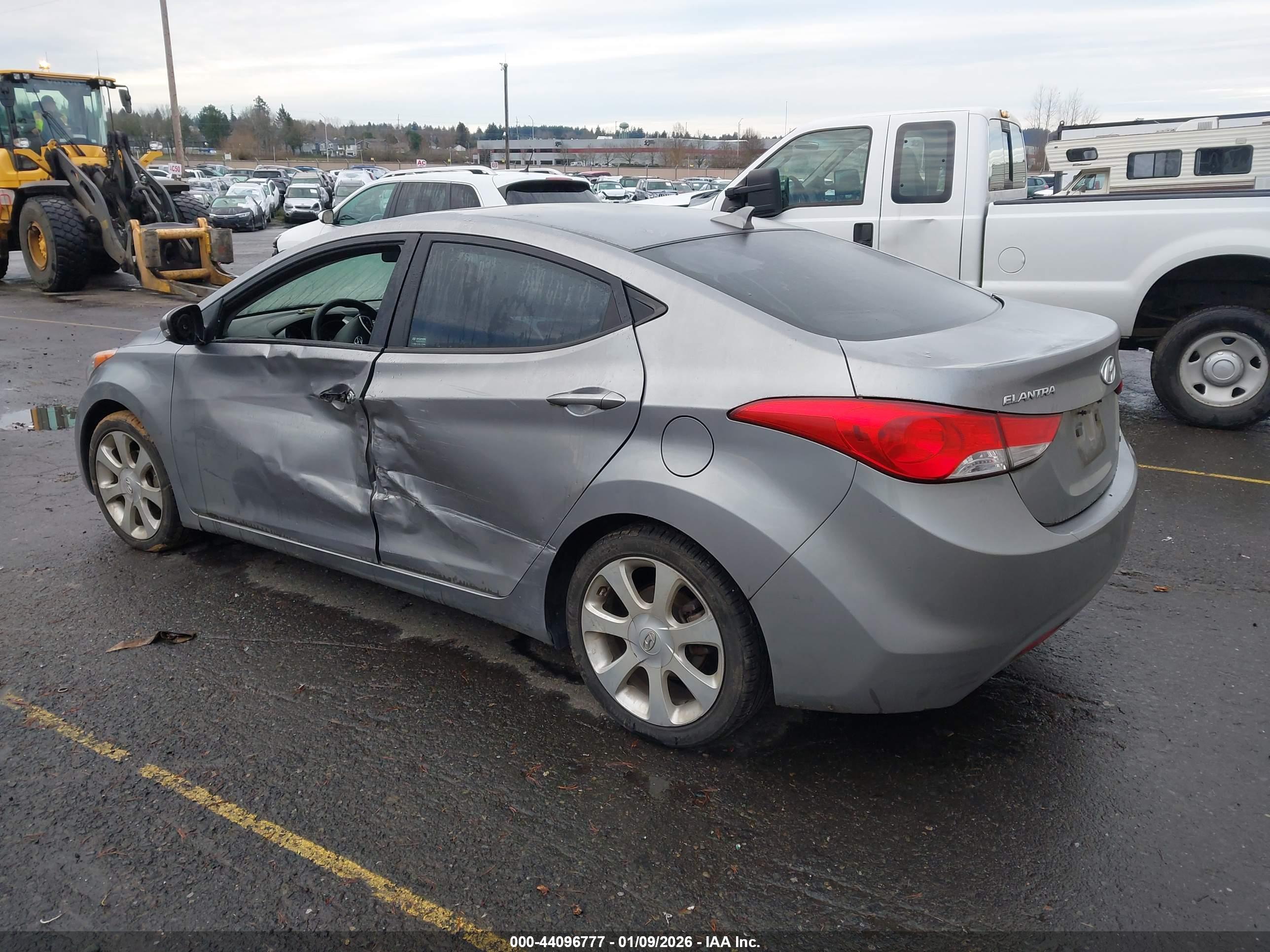 HYUNDAI ELANTRA image 3