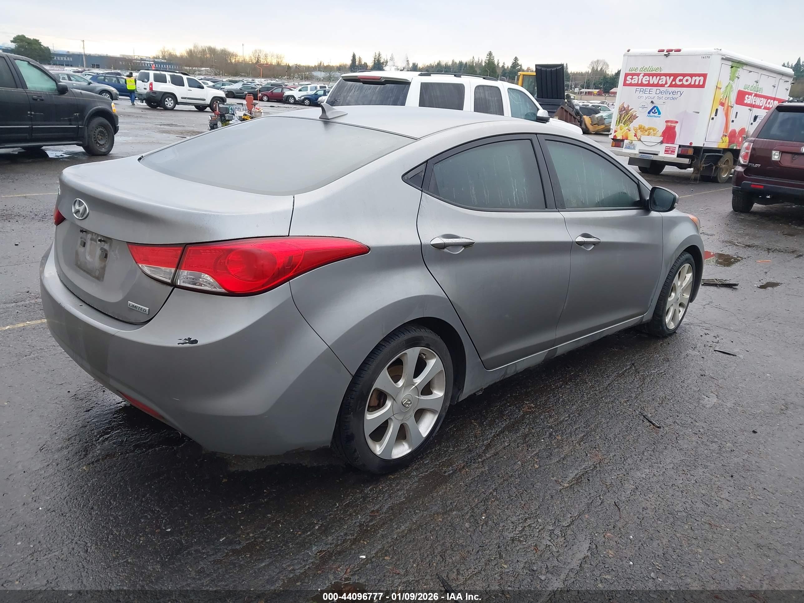 HYUNDAI ELANTRA image 4