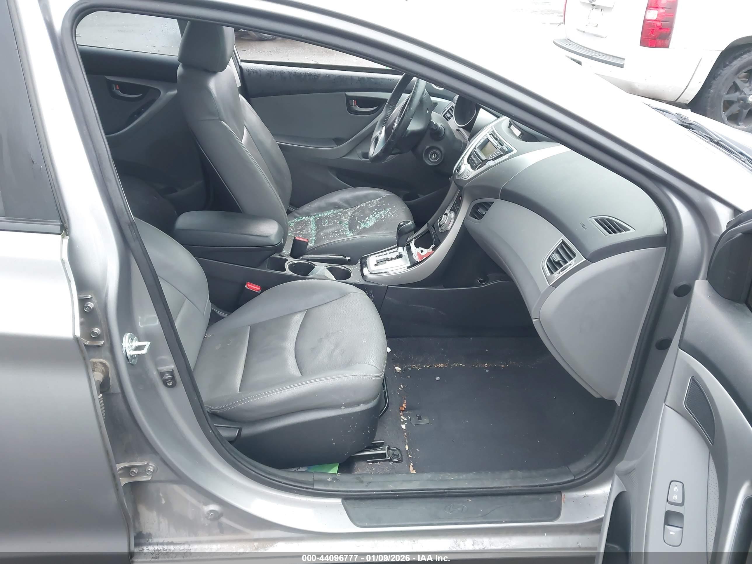 HYUNDAI ELANTRA image 5