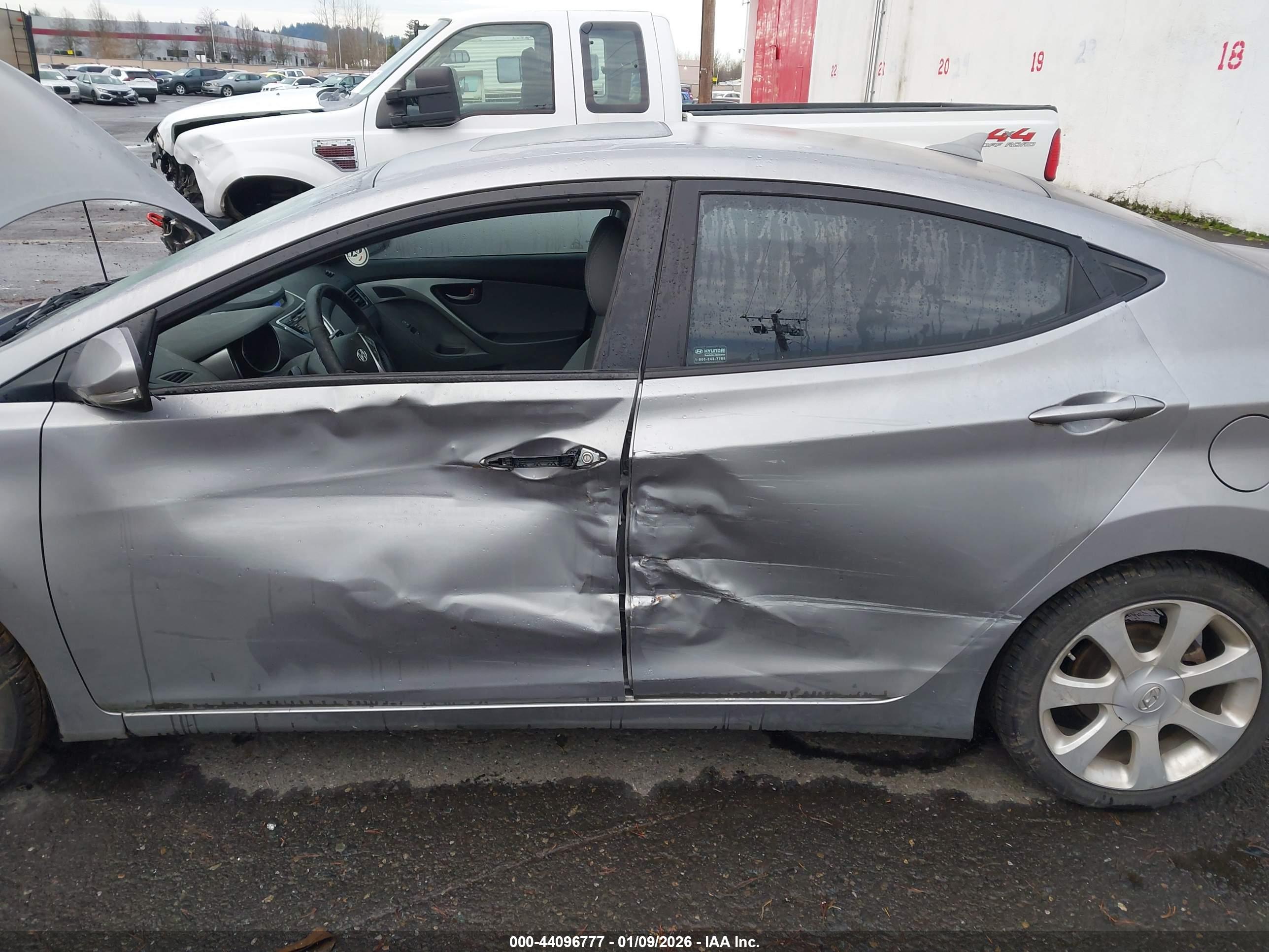 HYUNDAI ELANTRA image 6