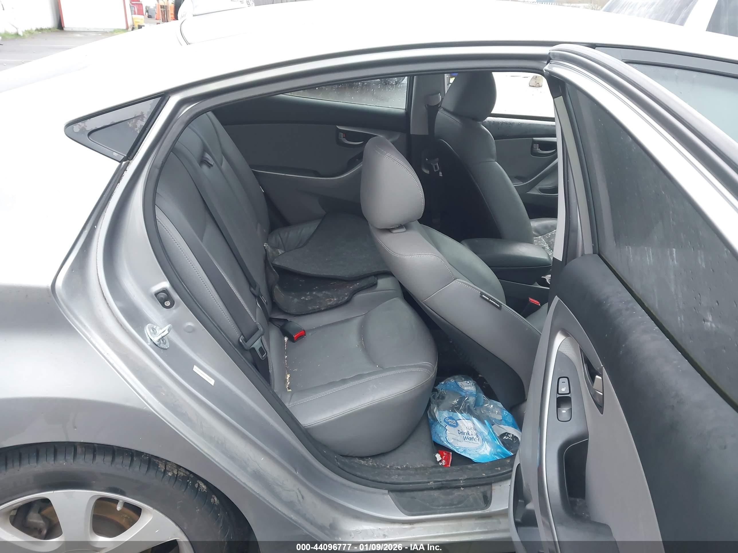 HYUNDAI ELANTRA image 8