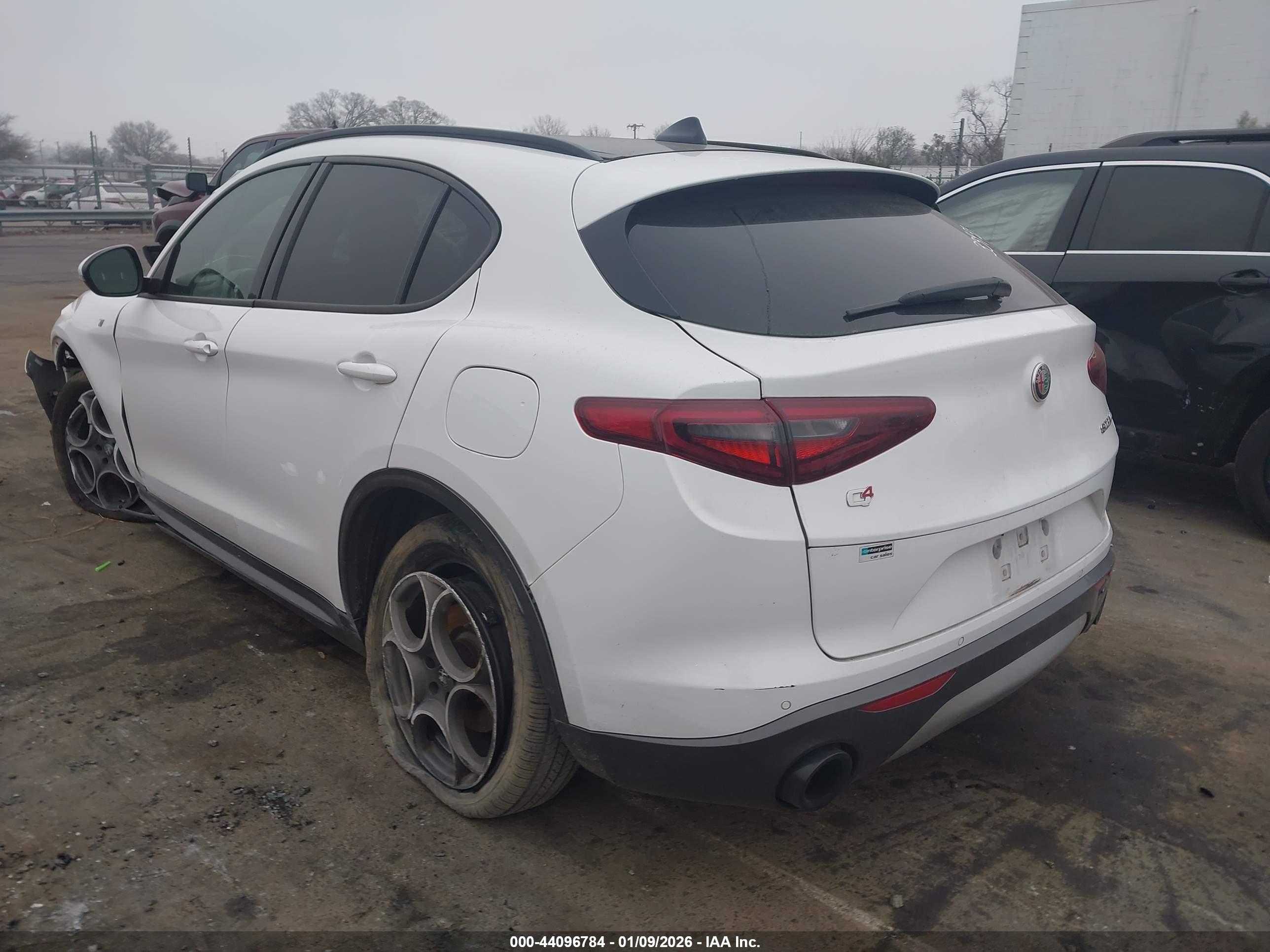 ALFA ROMEO image 3