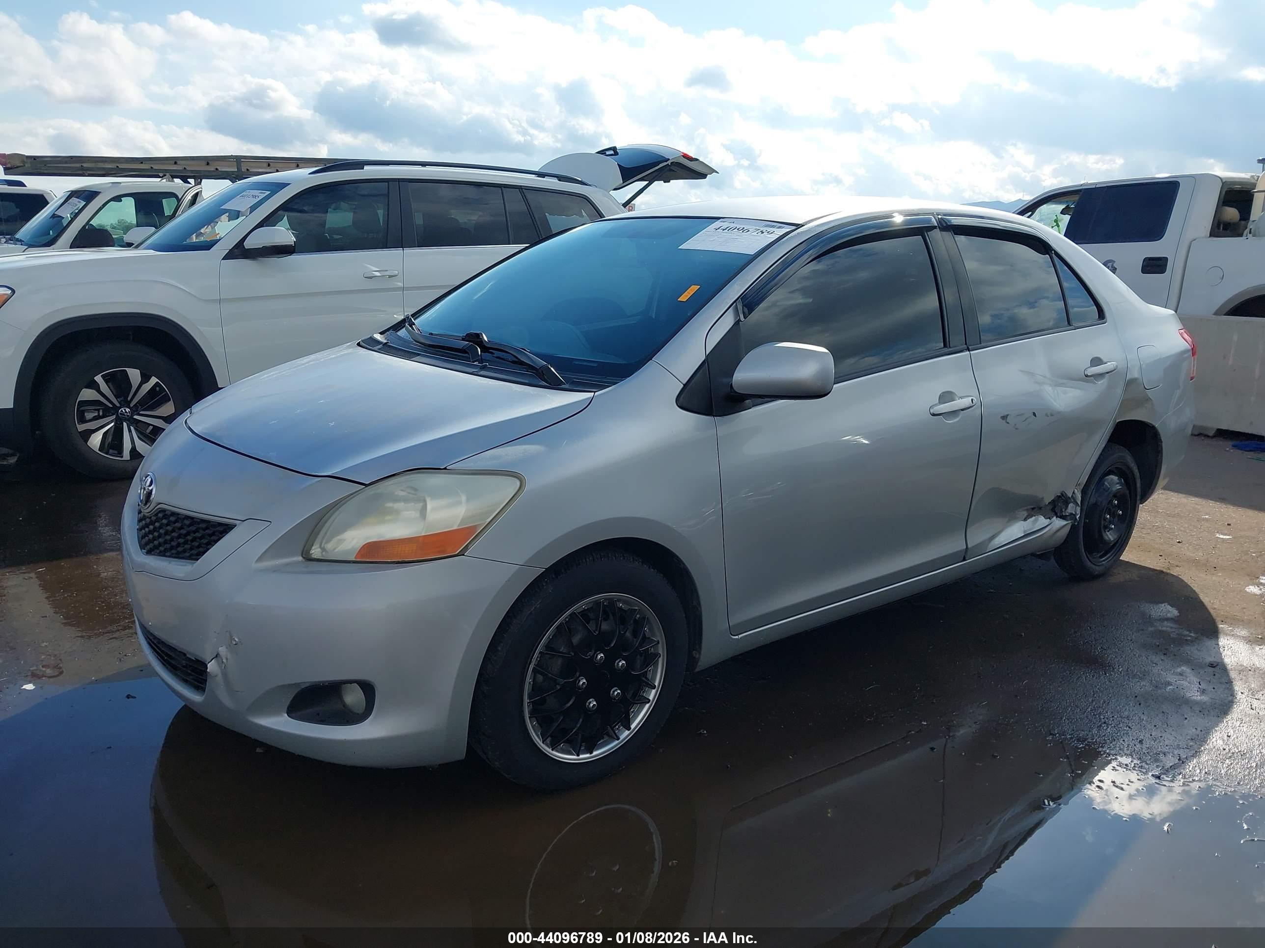 TOYOTA YARIS image 2