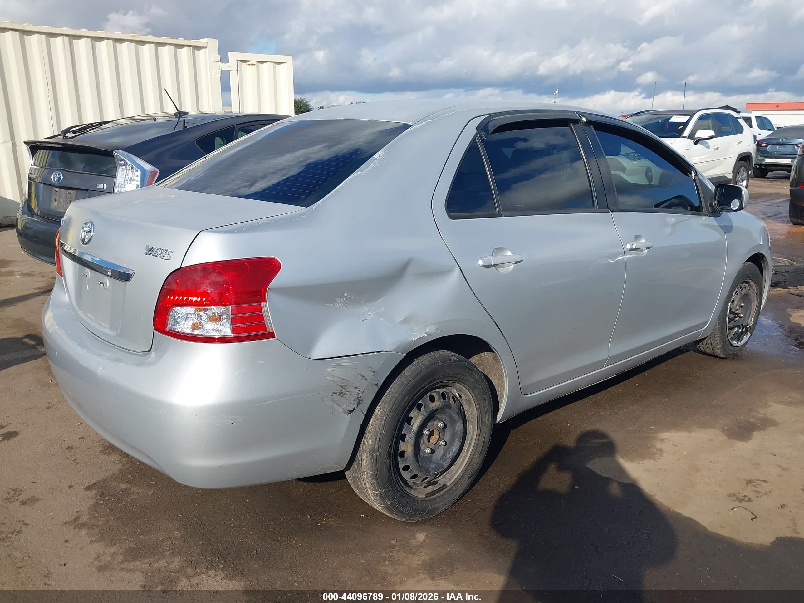 TOYOTA YARIS image 4