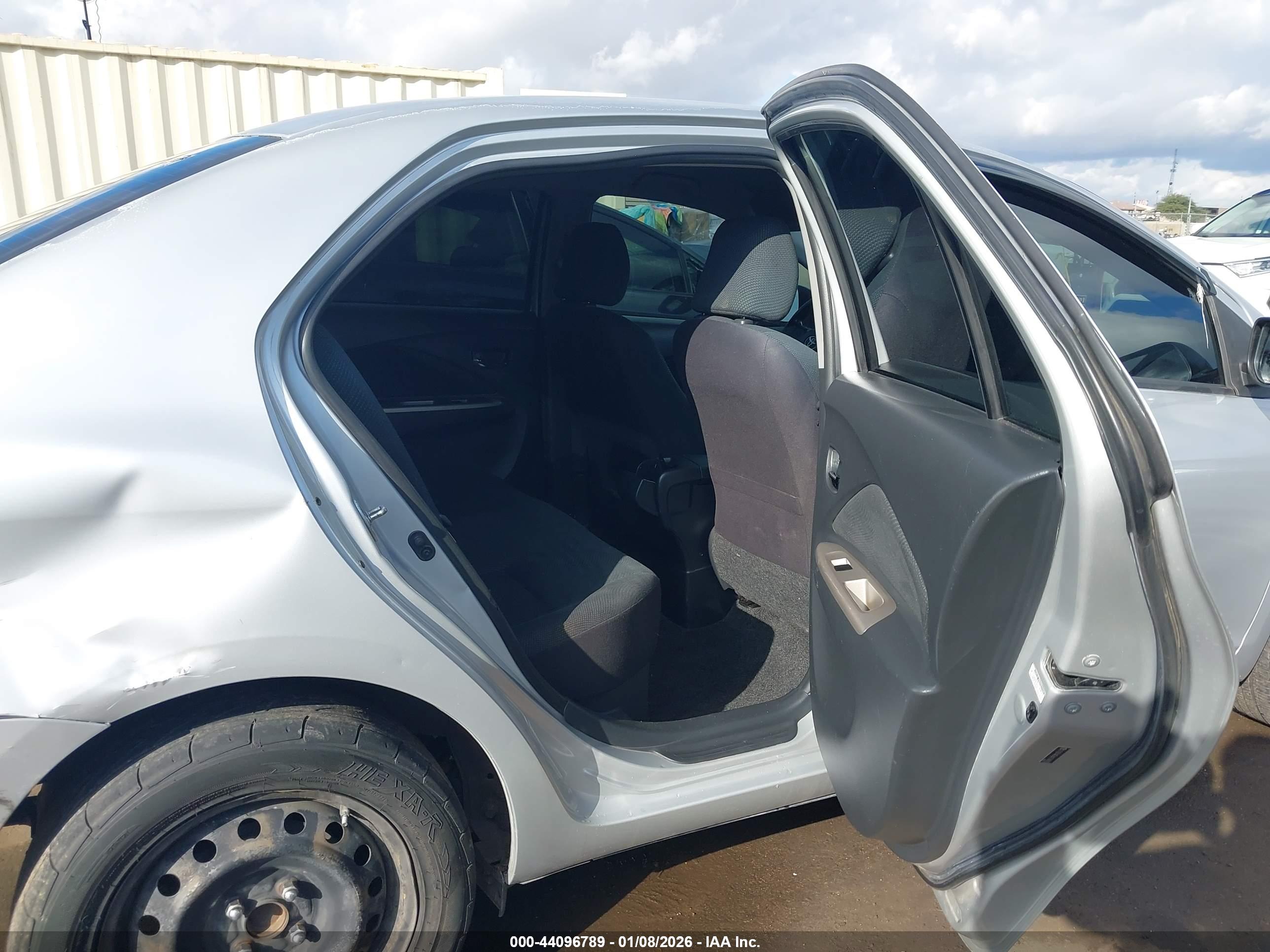 TOYOTA YARIS image 8