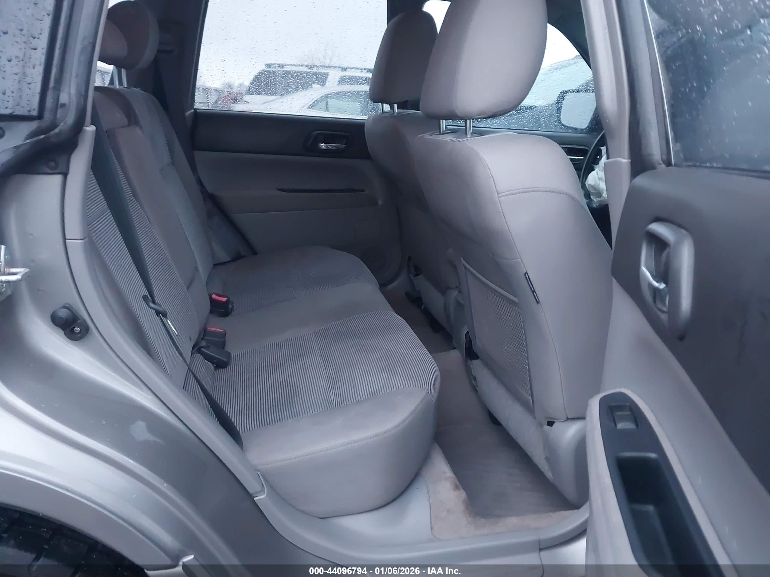 SUBARU FORESTER image 8