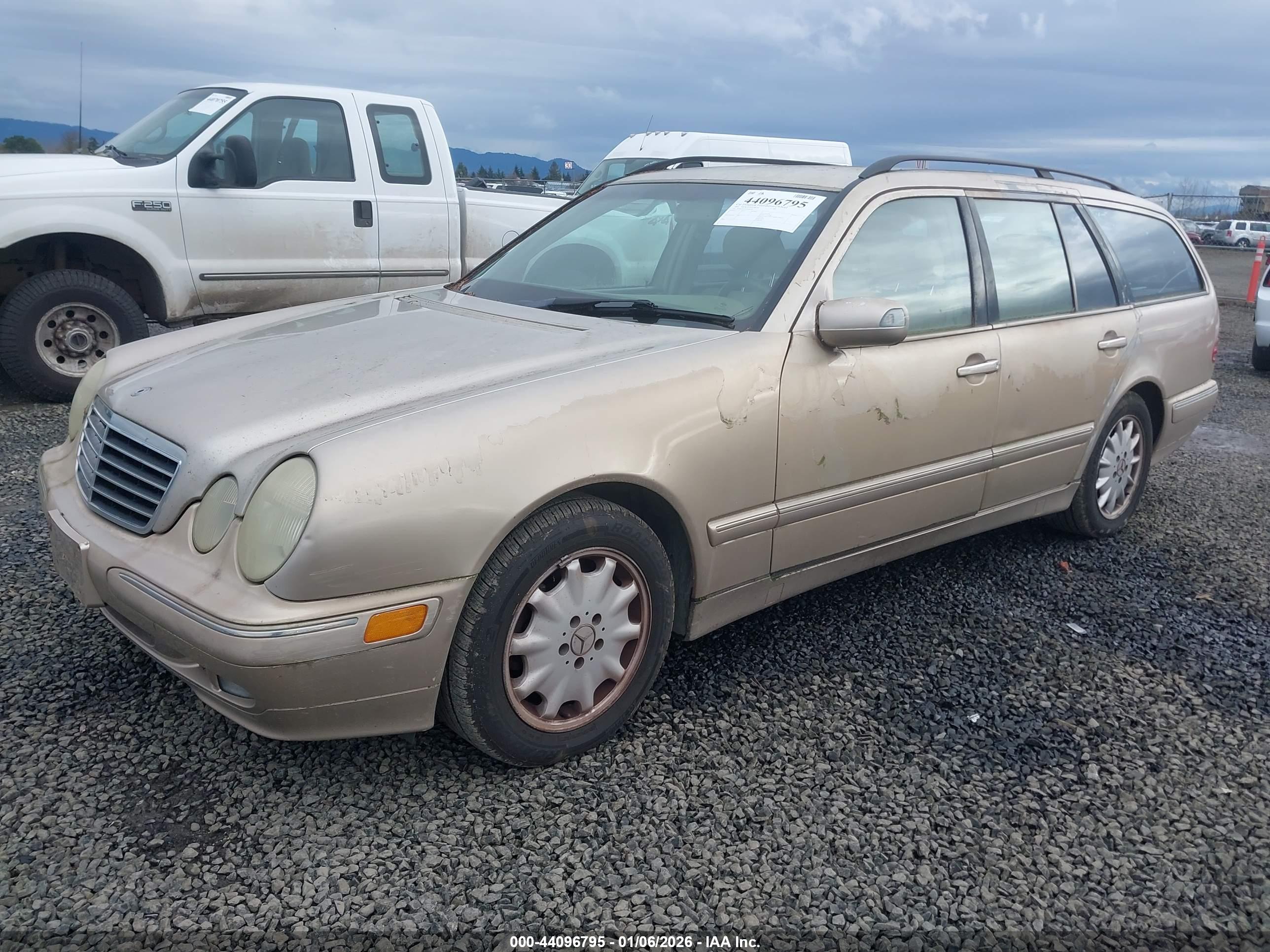MERCEDES-BENZ E image 2