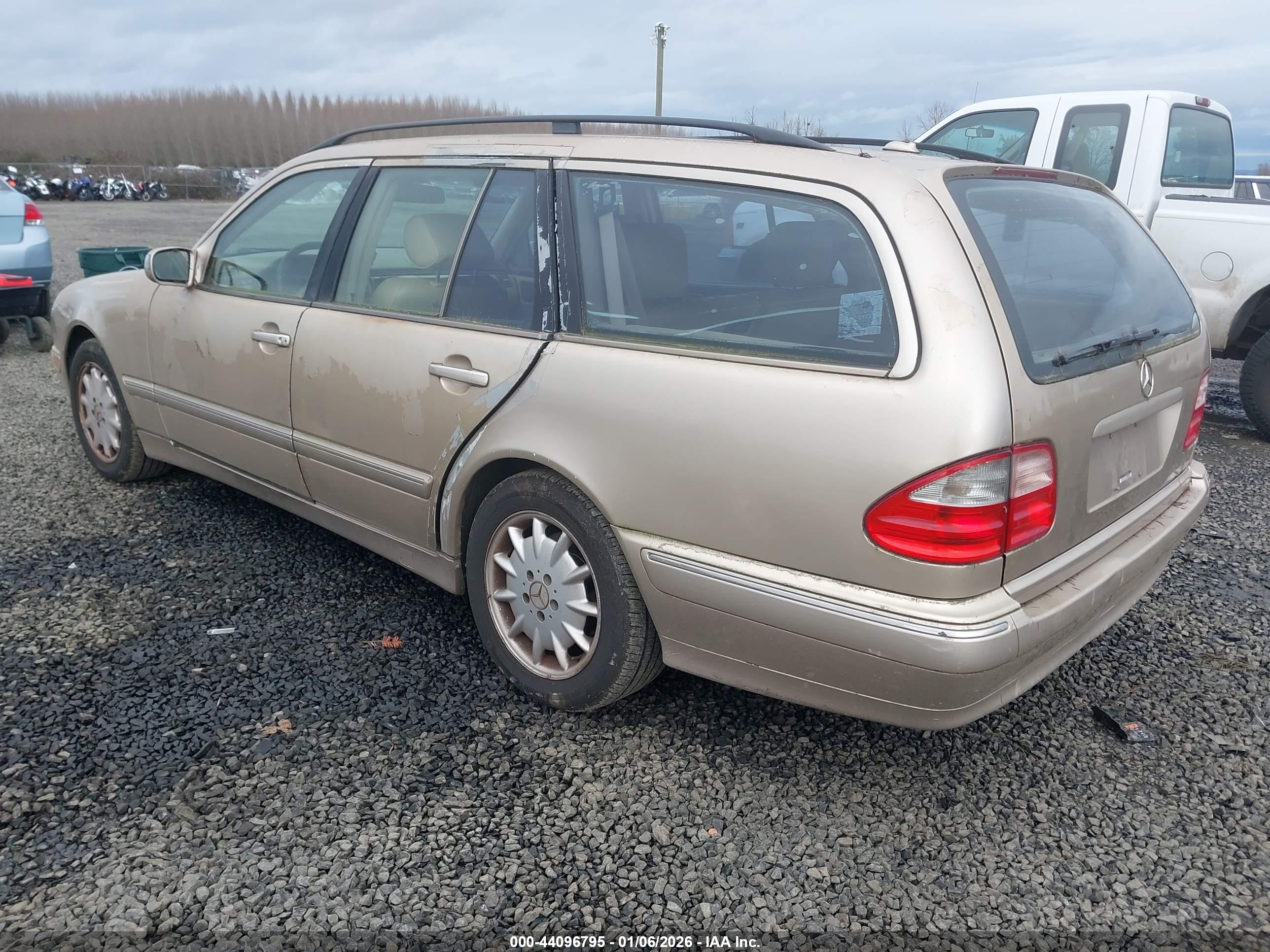 MERCEDES-BENZ E image 3