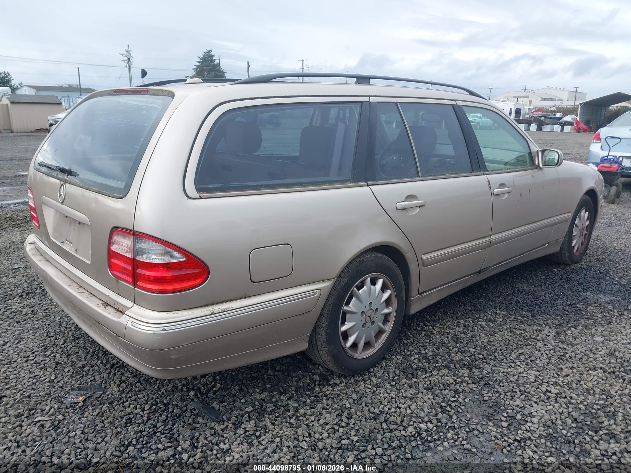 MERCEDES-BENZ E image 4