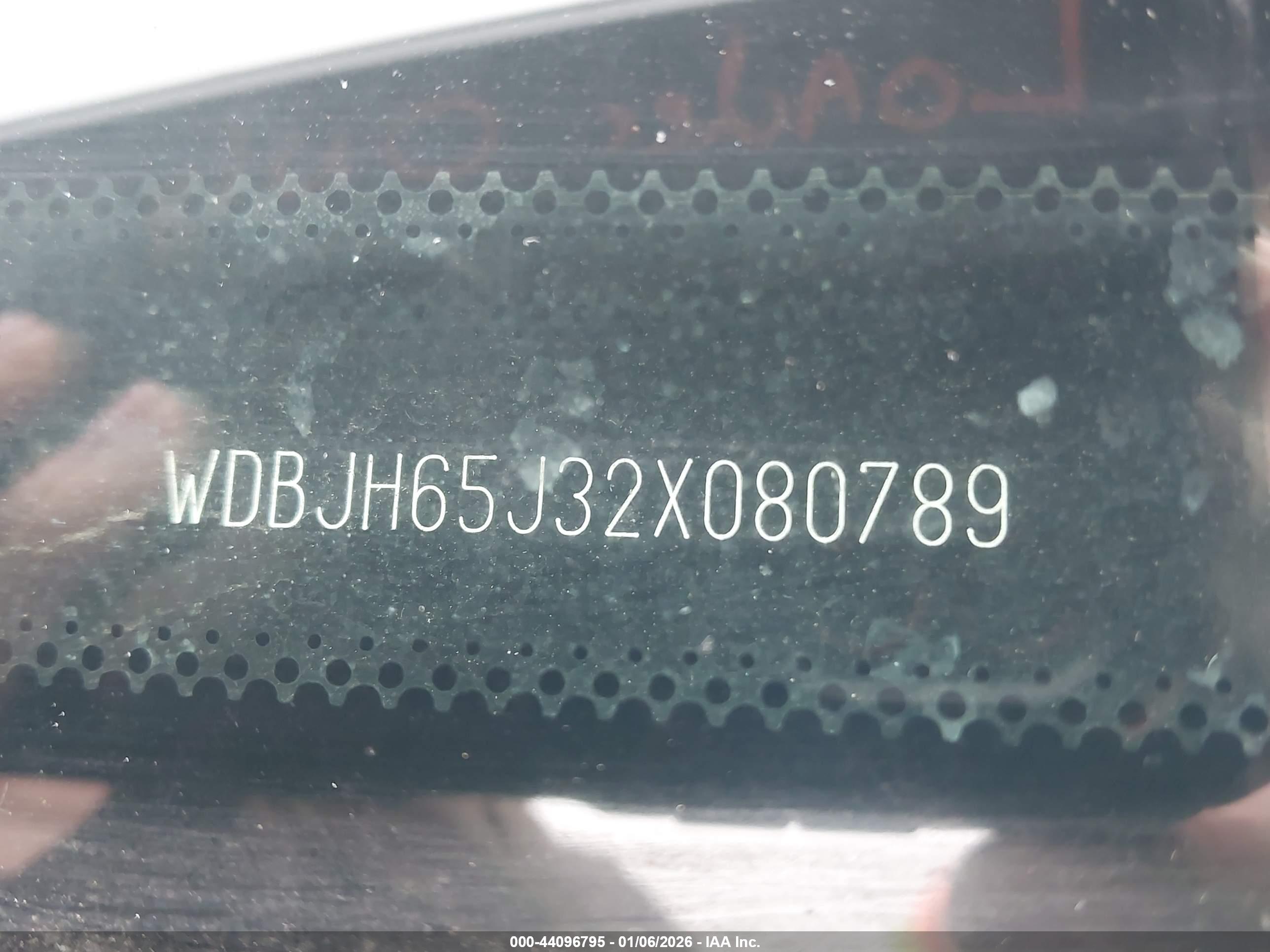 MERCEDES-BENZ E image 9