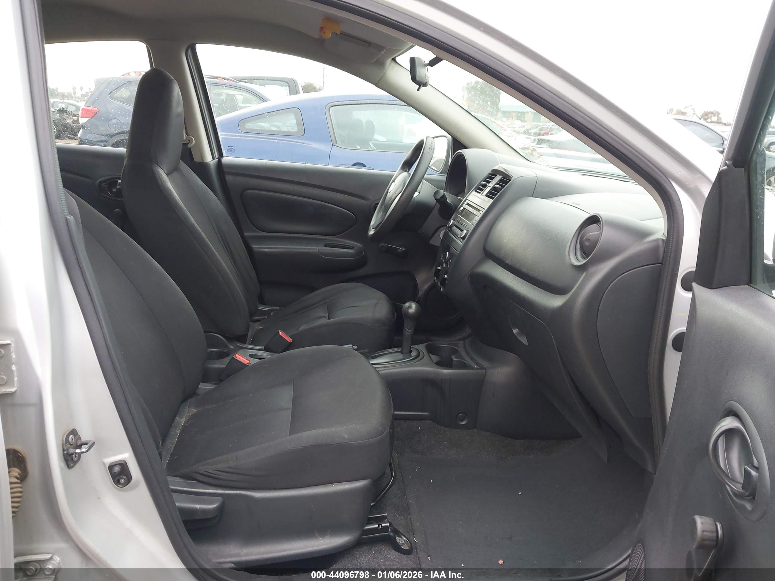 NISSAN VERSA image 5
