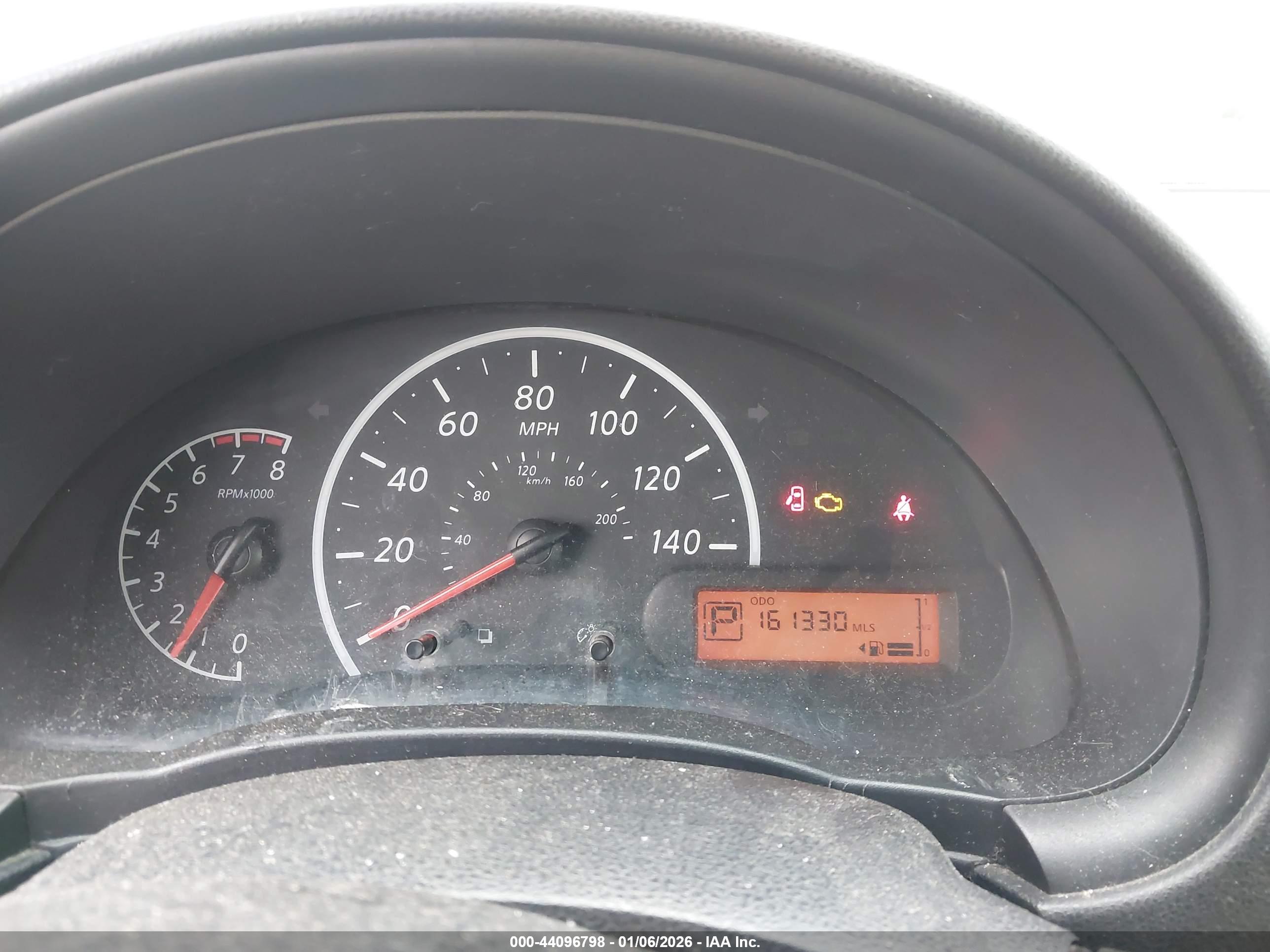 NISSAN VERSA image 7
