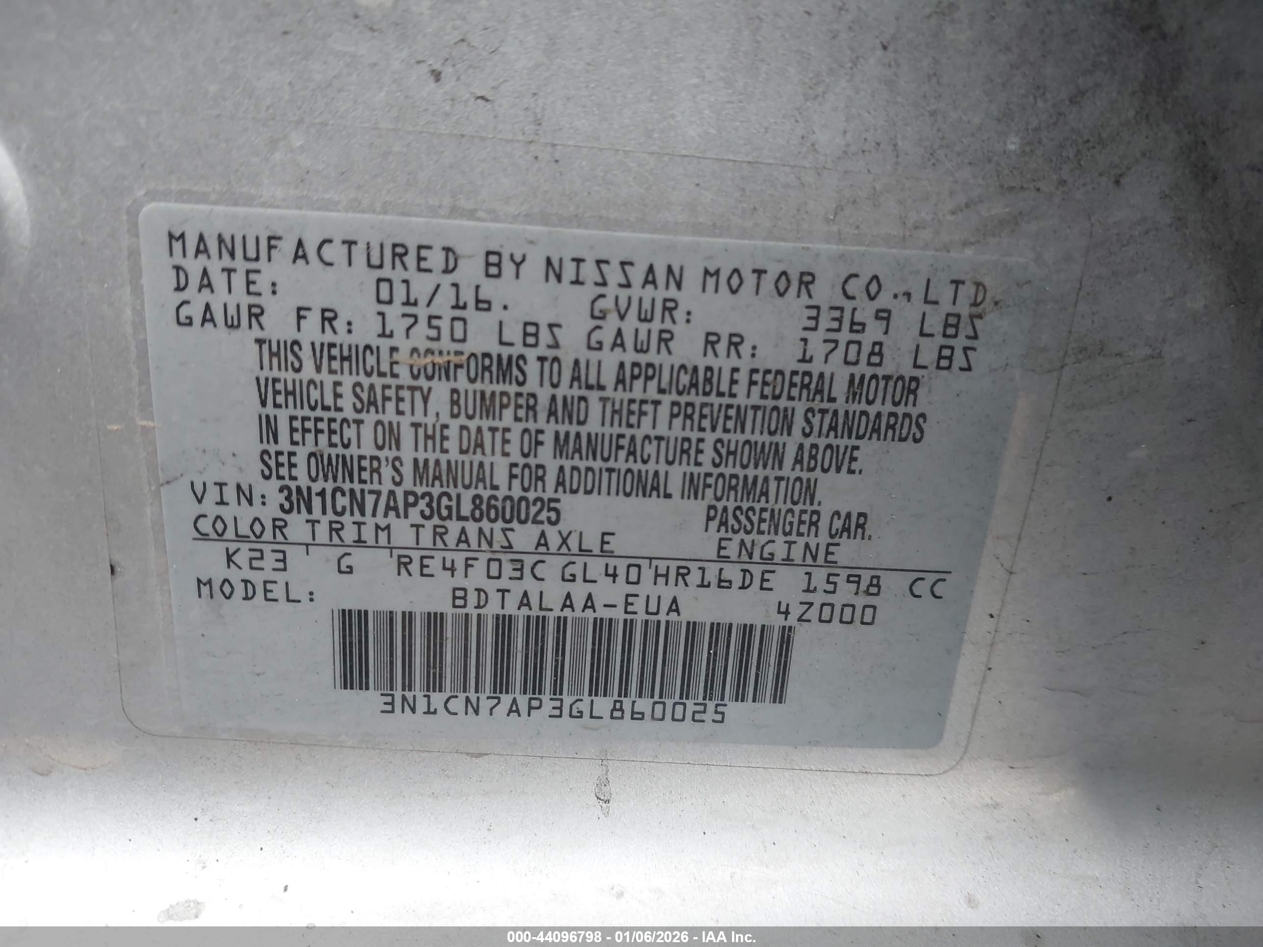 NISSAN VERSA image 9