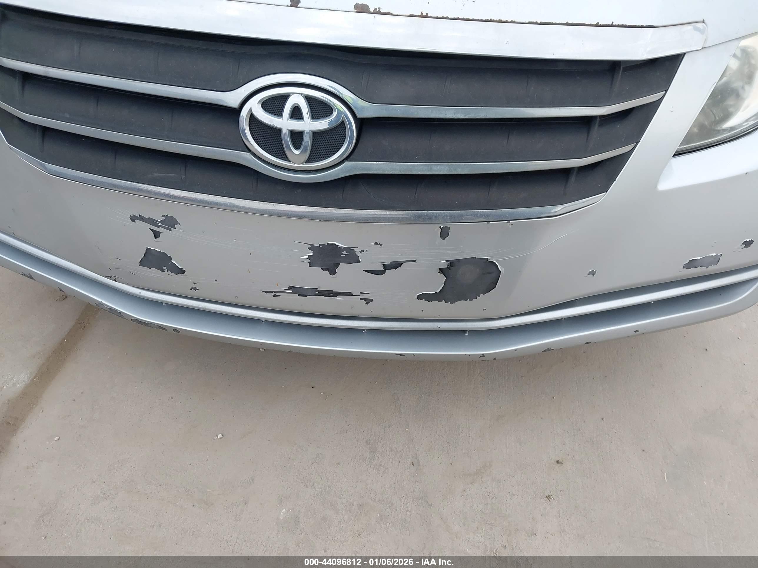 TOYOTA AVALON image 6
