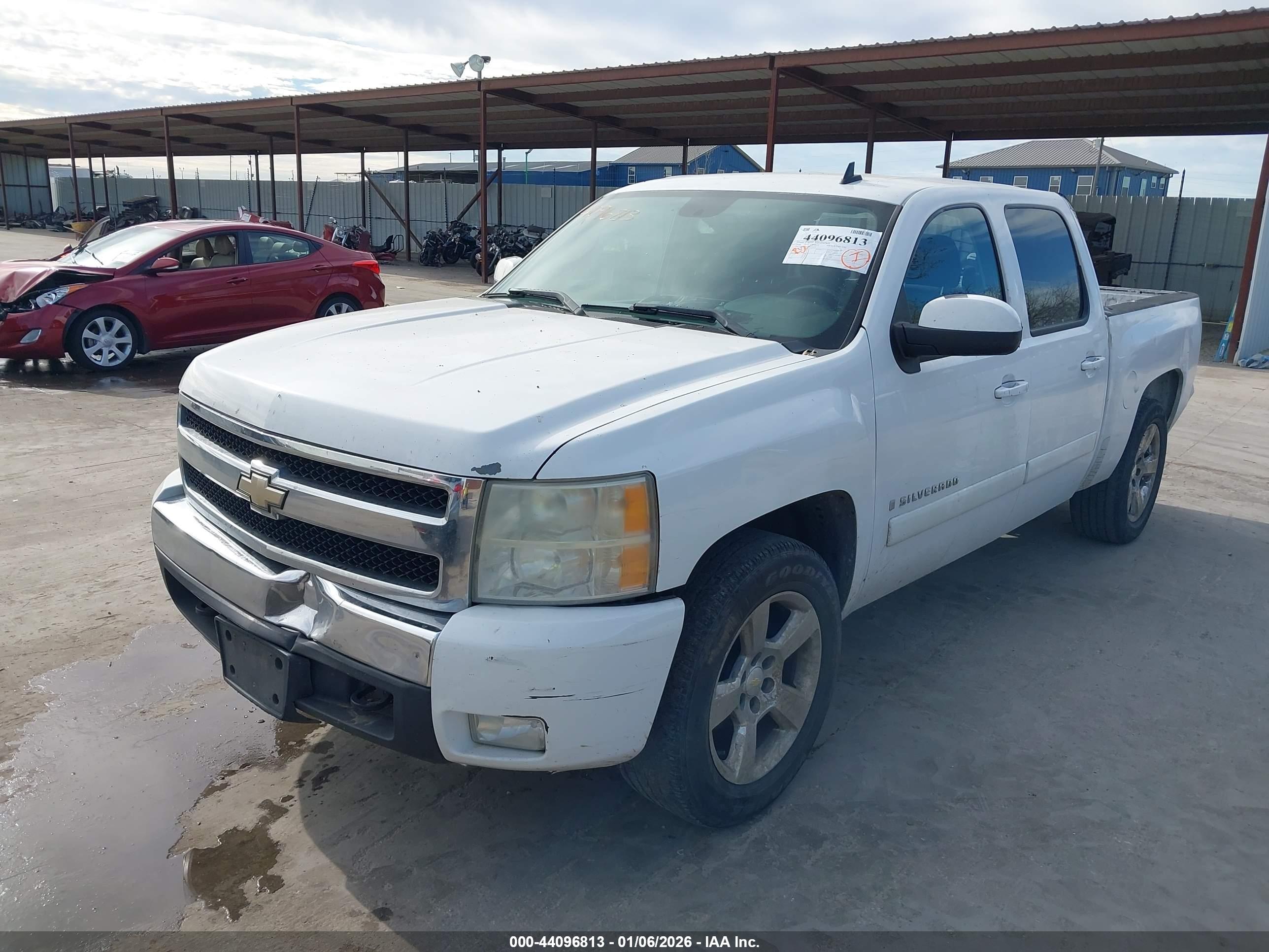 CHEVROLET SILVERADO image 2