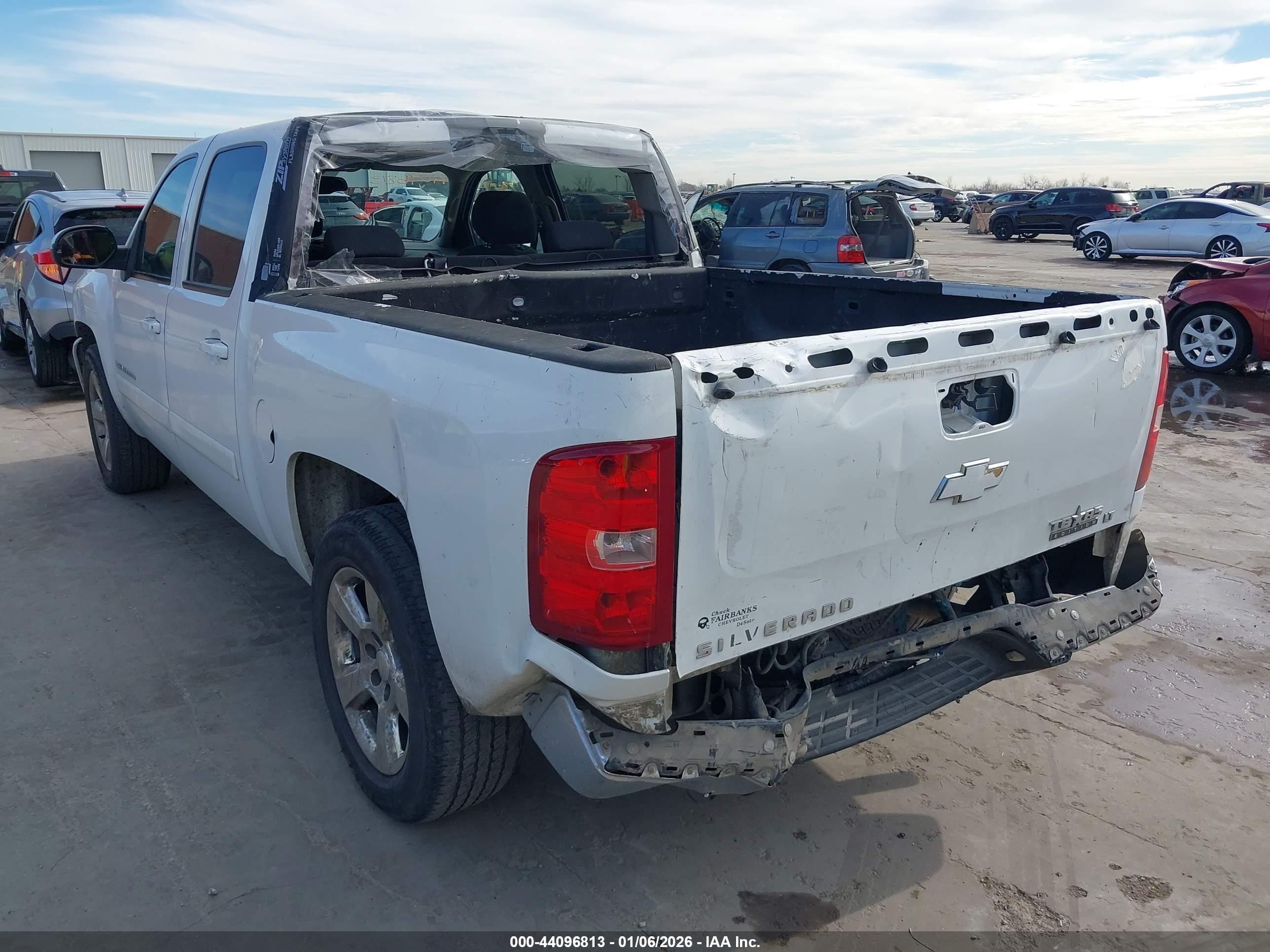 CHEVROLET SILVERADO image 3
