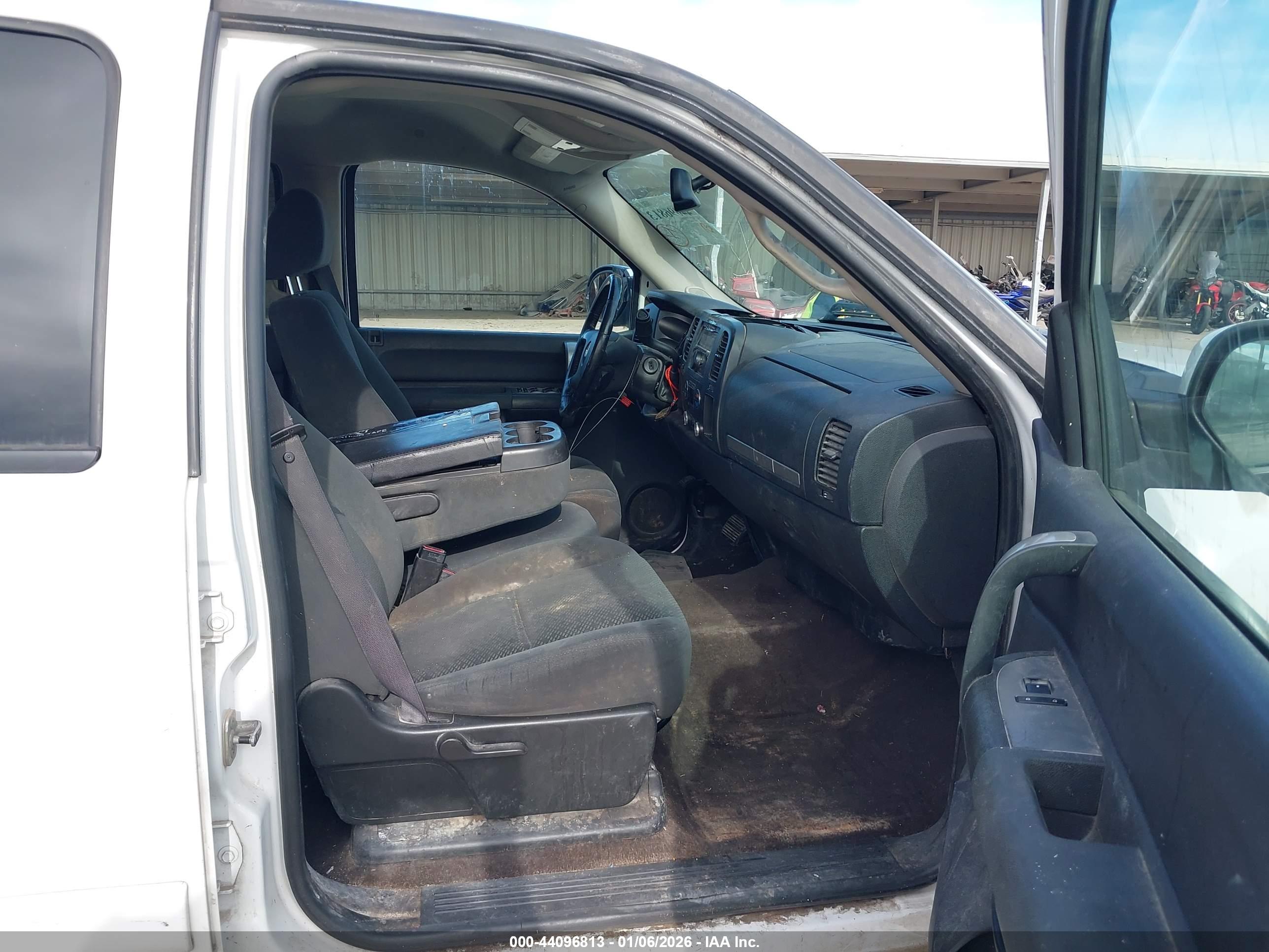 CHEVROLET SILVERADO image 5