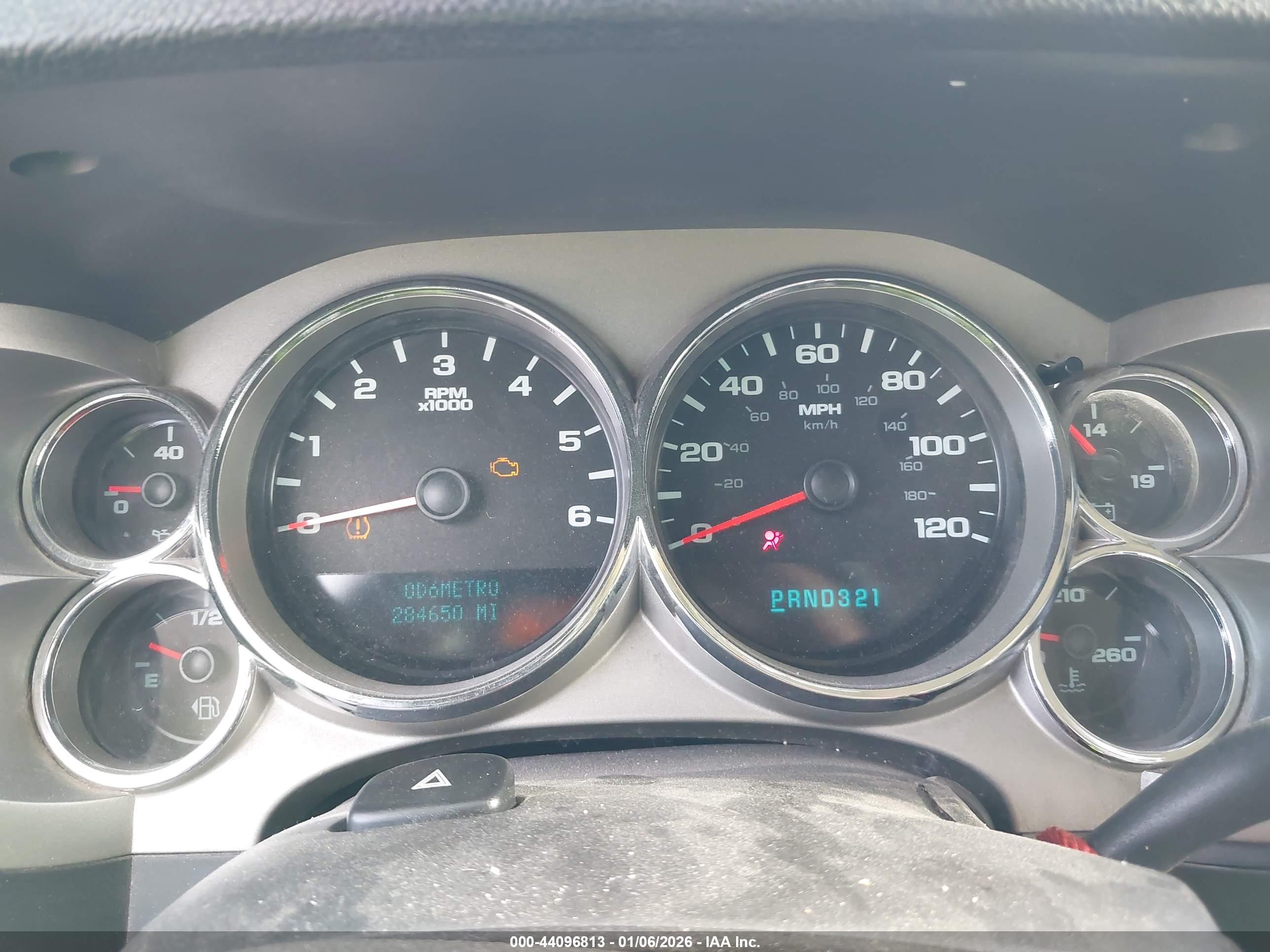 CHEVROLET SILVERADO image 7