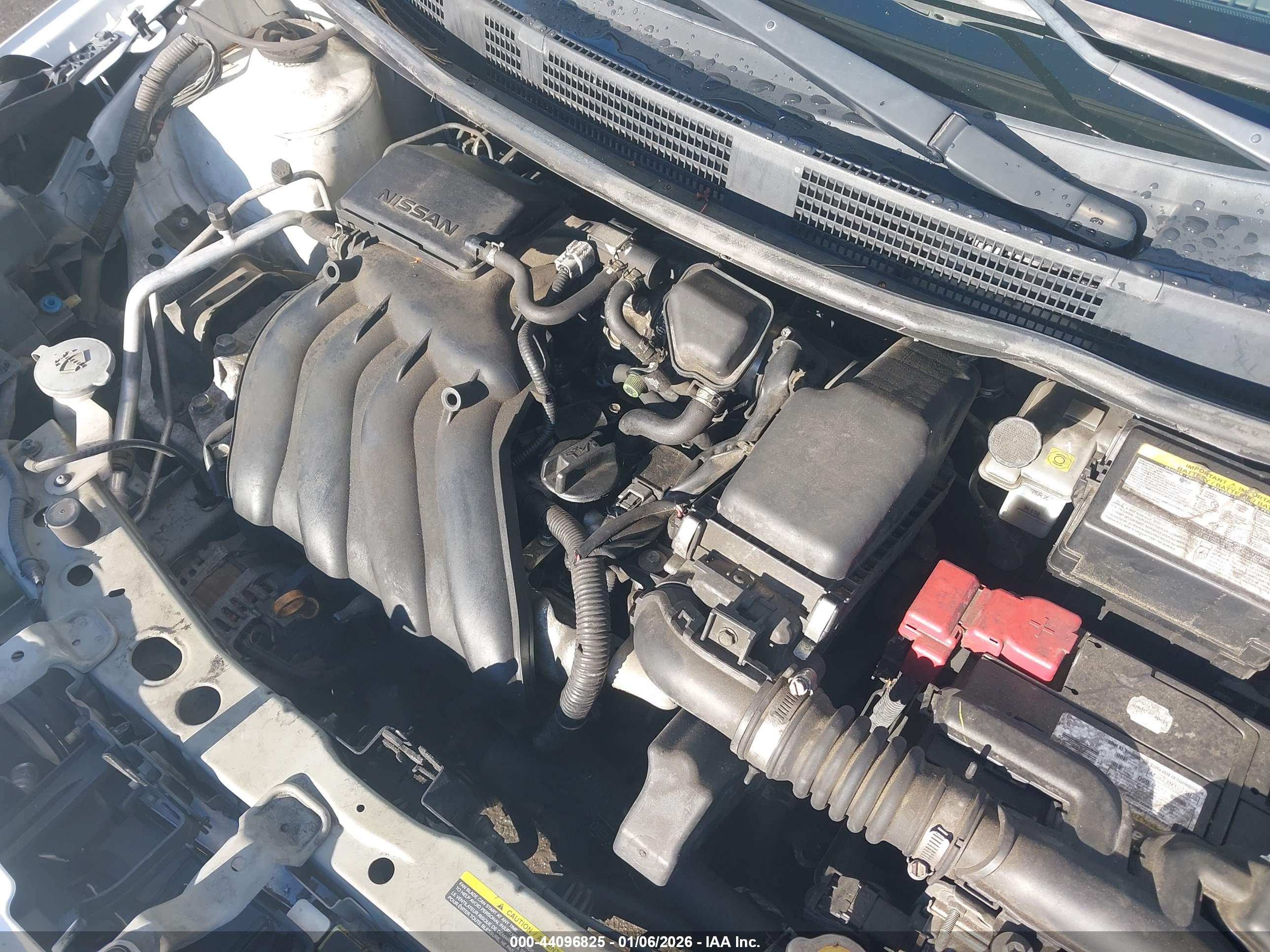 NISSAN VERSA image 10