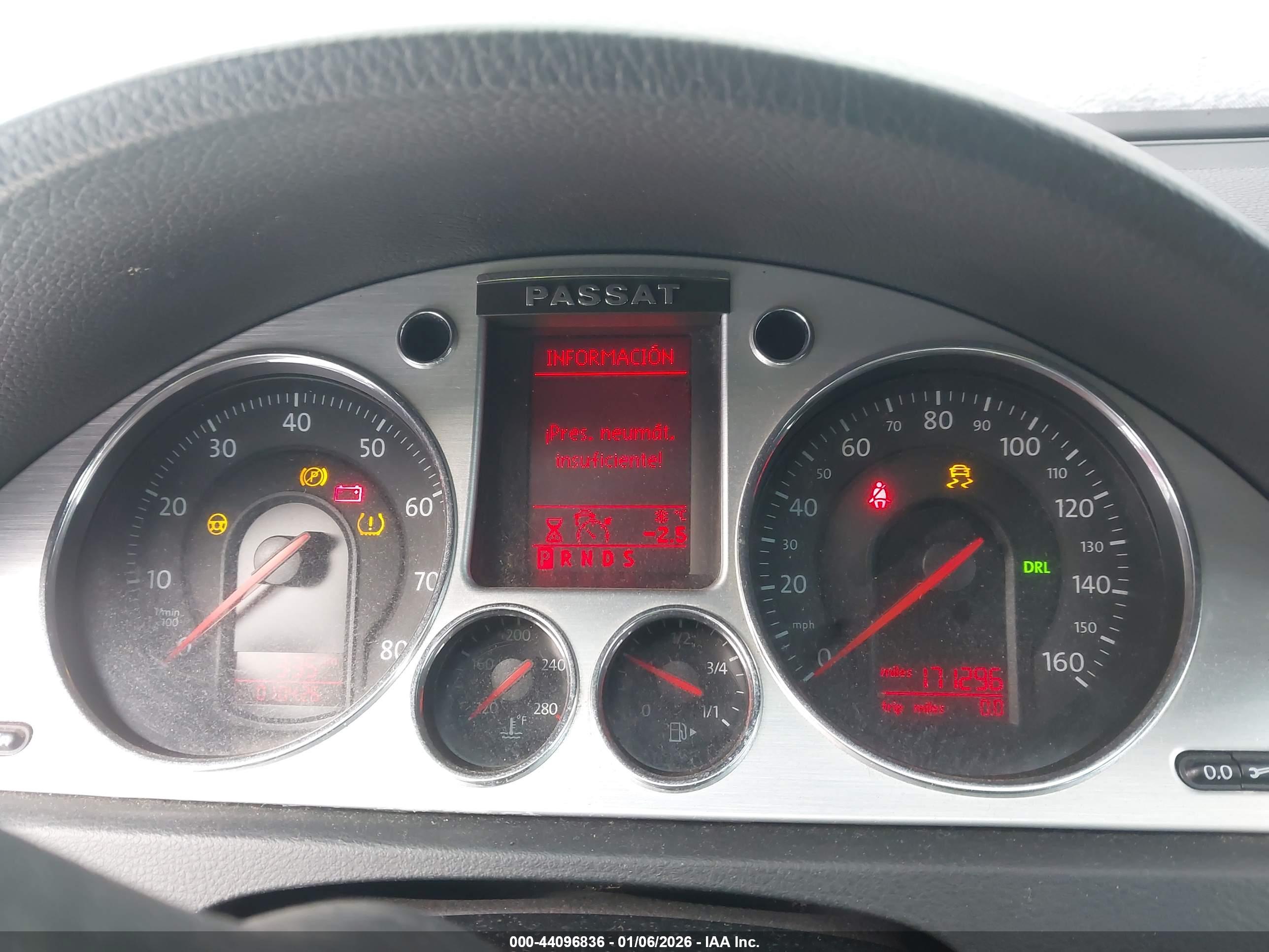 VOLKSWAGEN PASSAT image 7