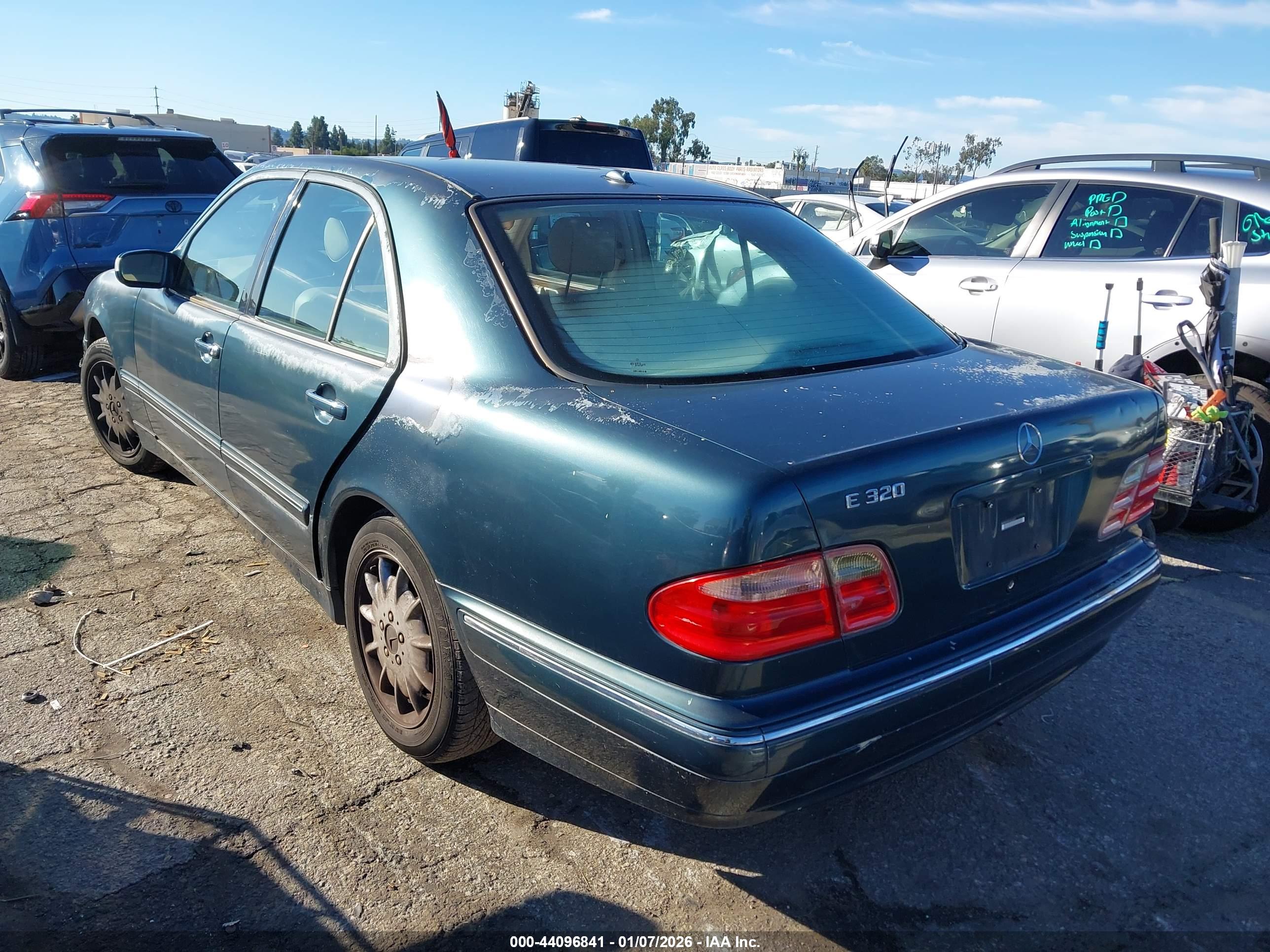 MERCEDES-BENZ E image 3