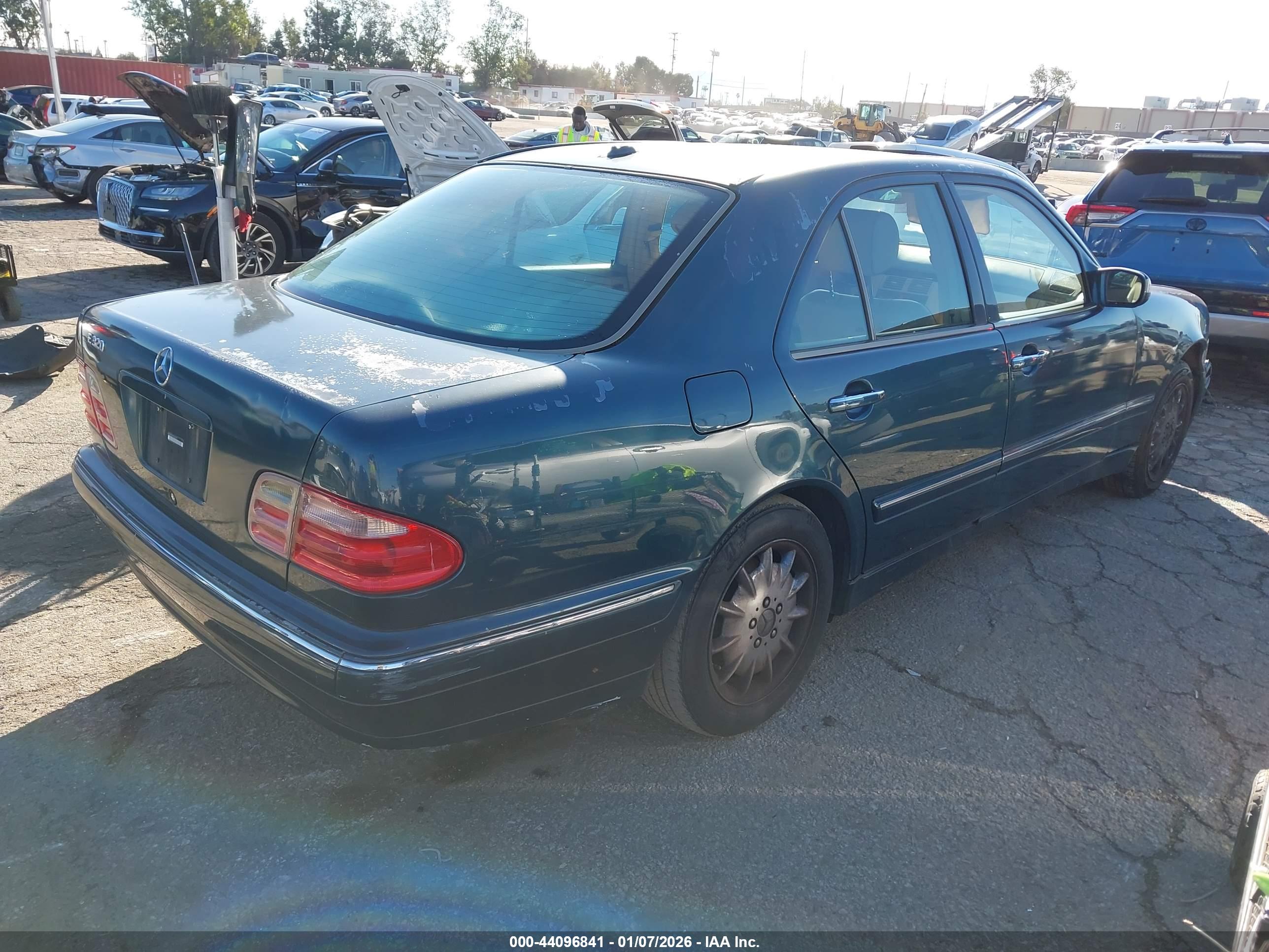 MERCEDES-BENZ E image 4