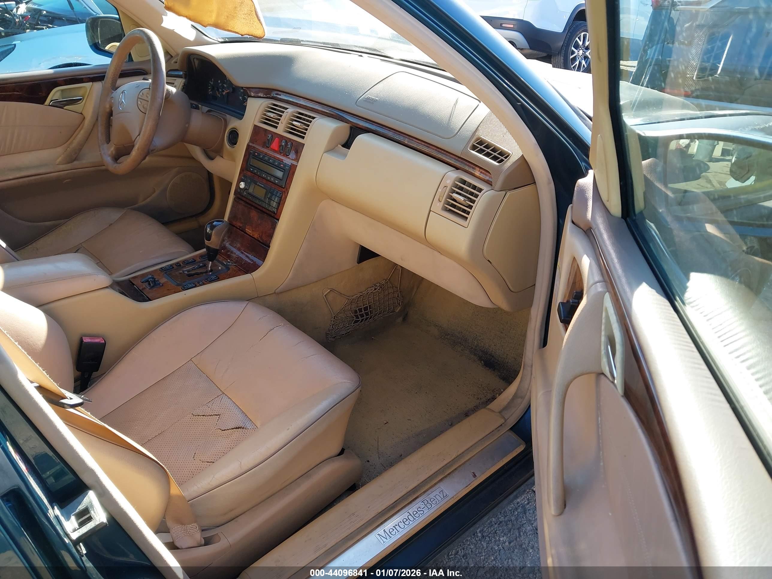 MERCEDES-BENZ E image 5