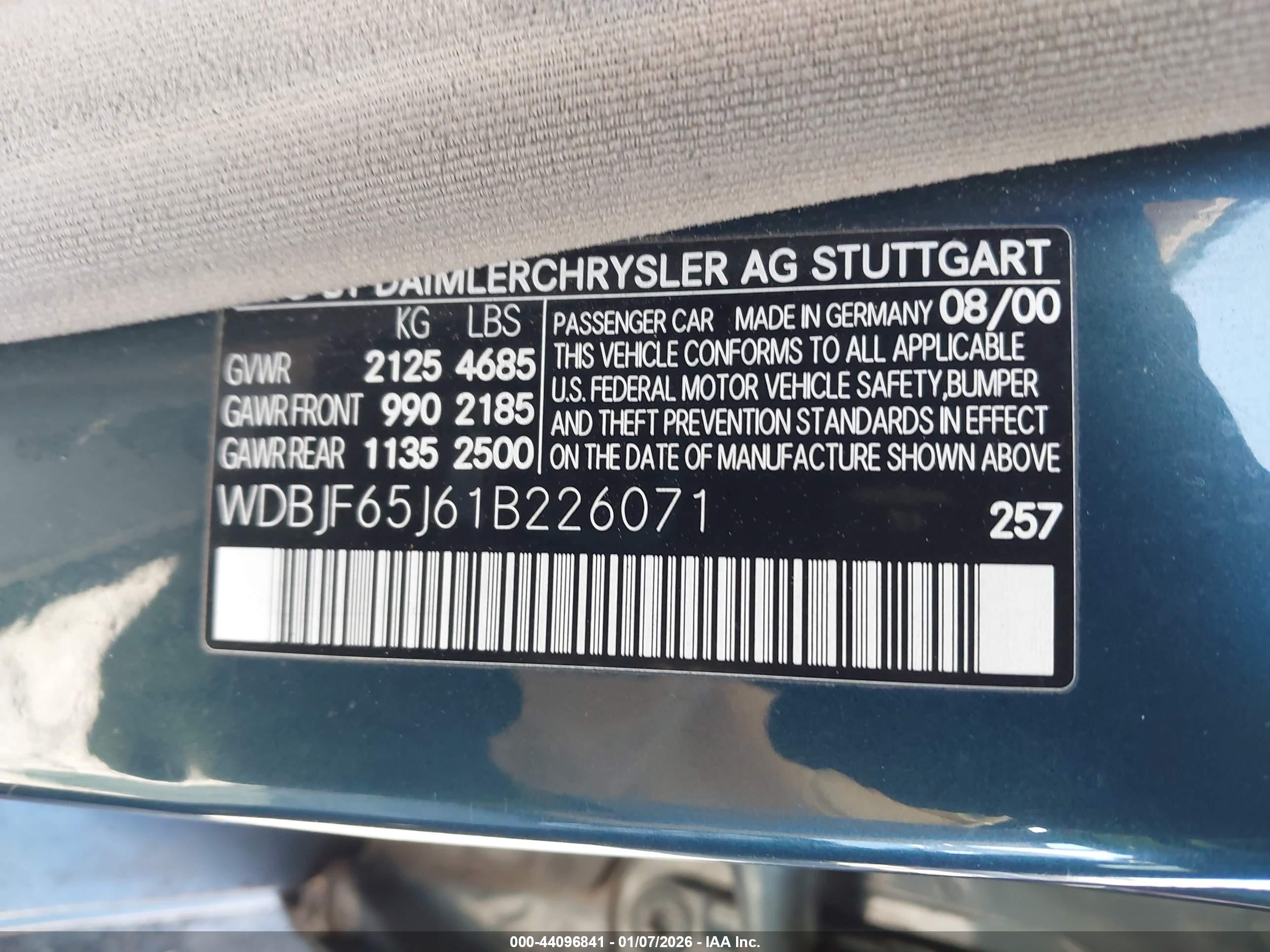 MERCEDES-BENZ E image 9