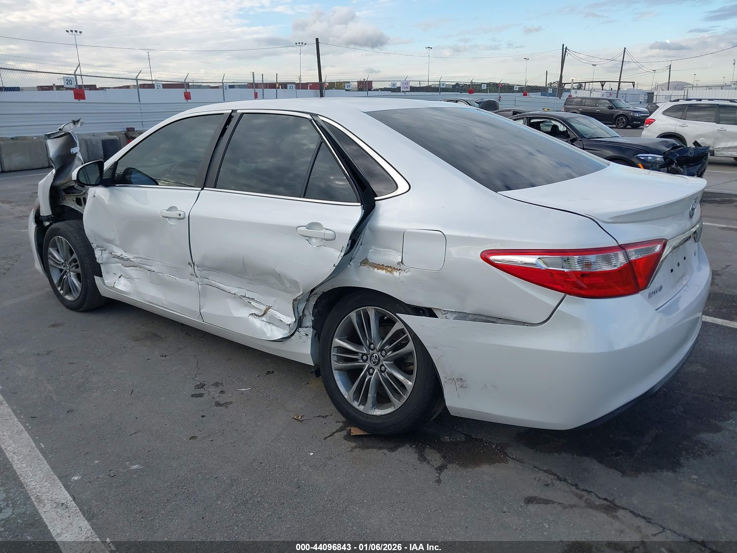 TOYOTA CAMRY image 3