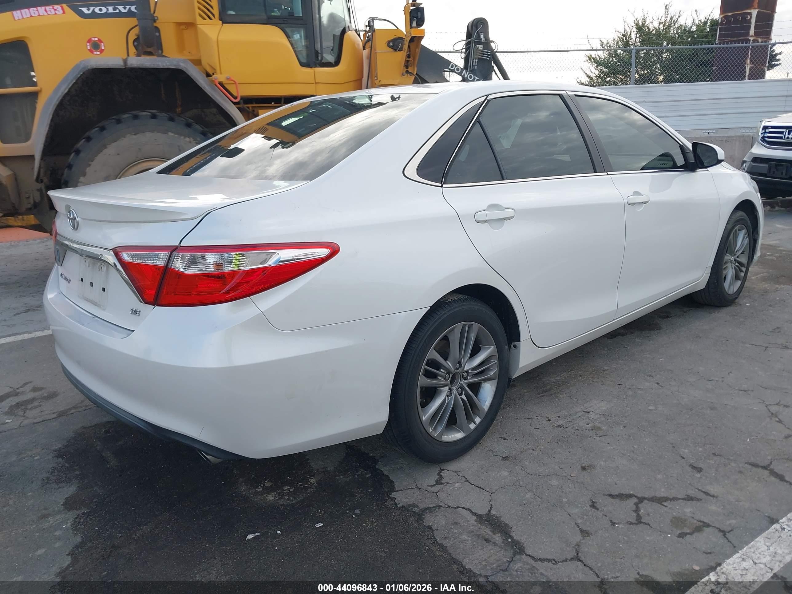 TOYOTA CAMRY image 4