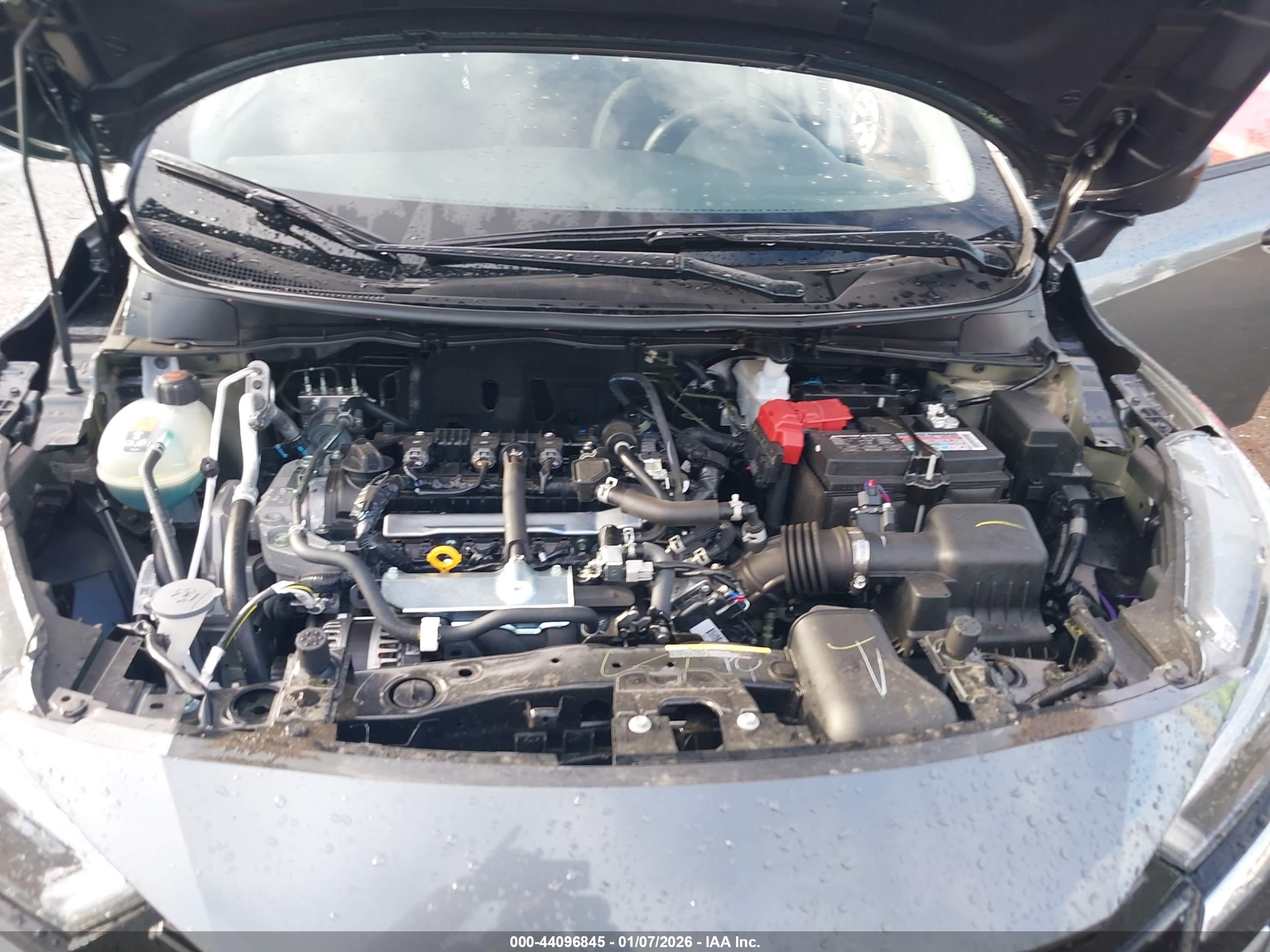 NISSAN VERSA image 10